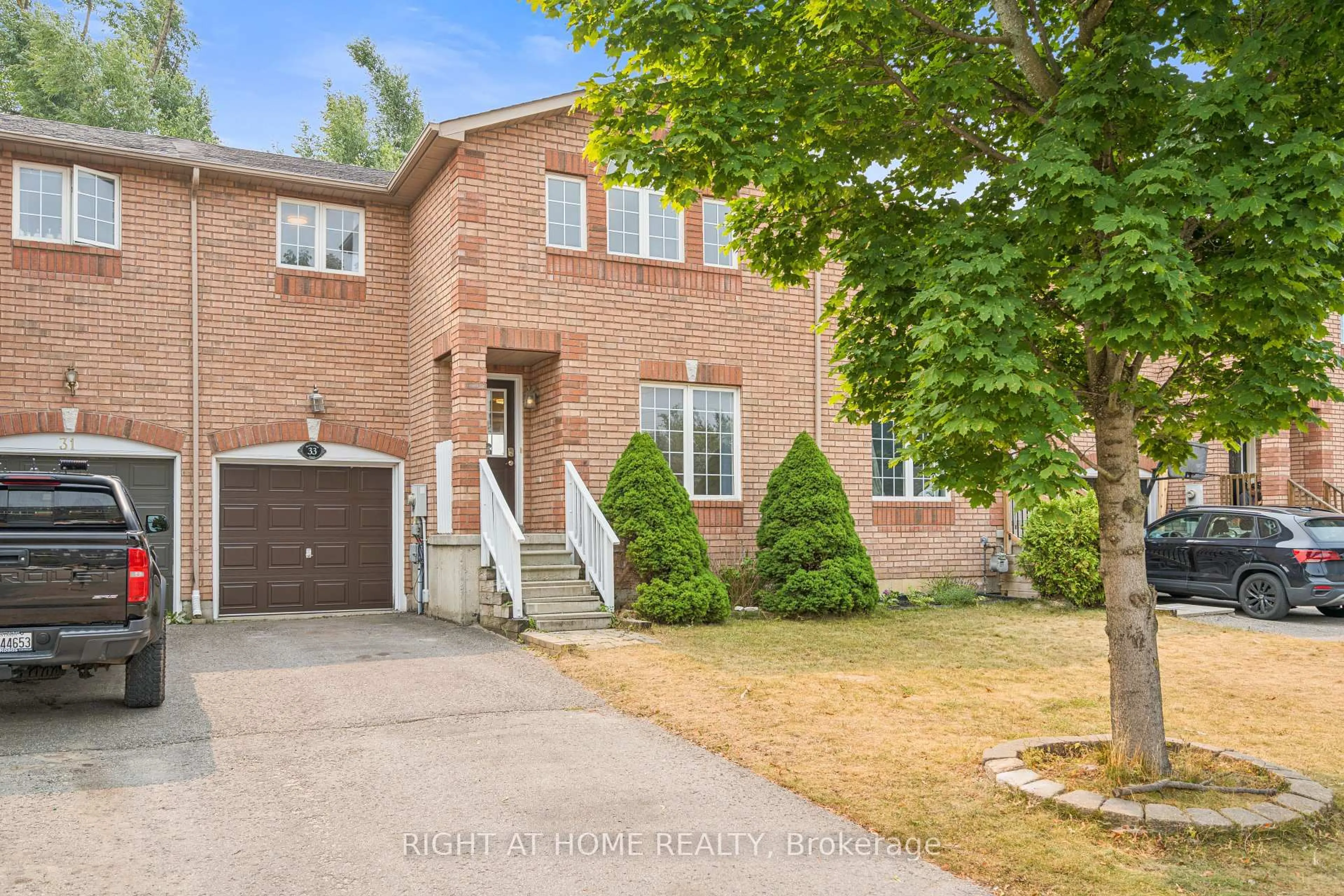 Home with brick exterior material, street for 33 Mccausland Crt, Barrie Ontario L4N 6C2