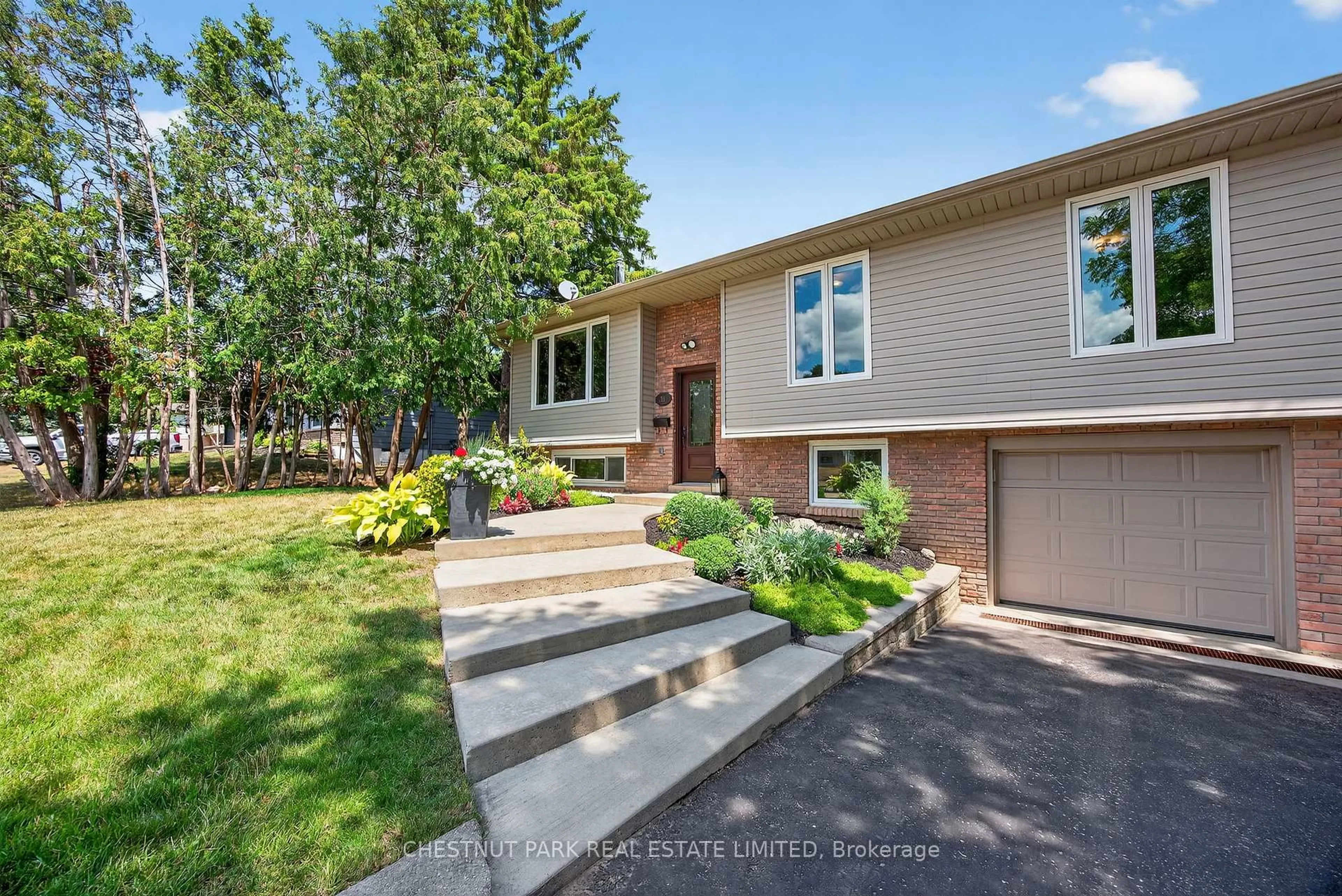 Unknown for 311 Pine Dr, Barrie Ontario L4N 4J3