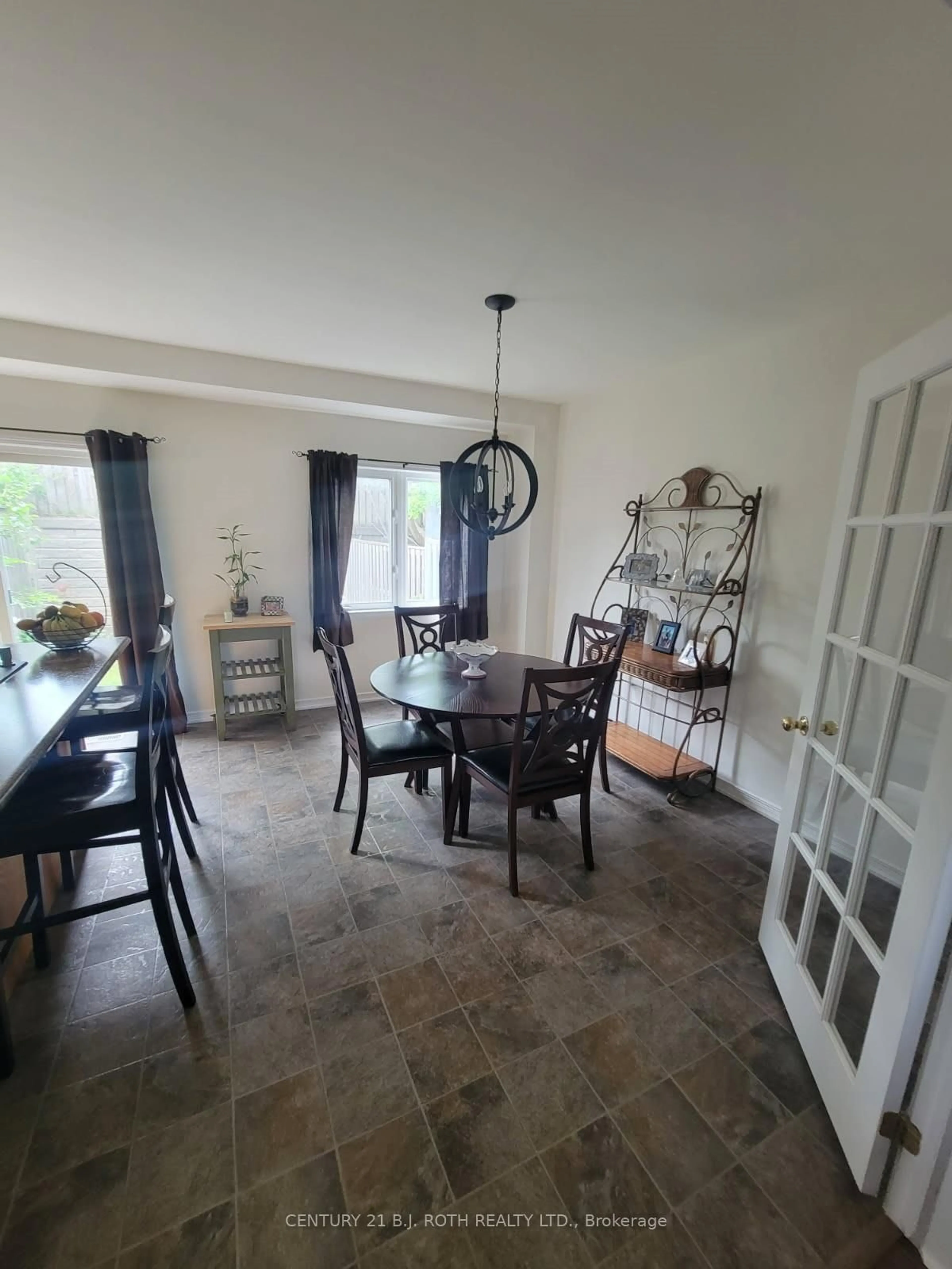 Dining room, ceramic/tile floor for 175 Stanley St #37, Barrie Ontario L4M 0G2