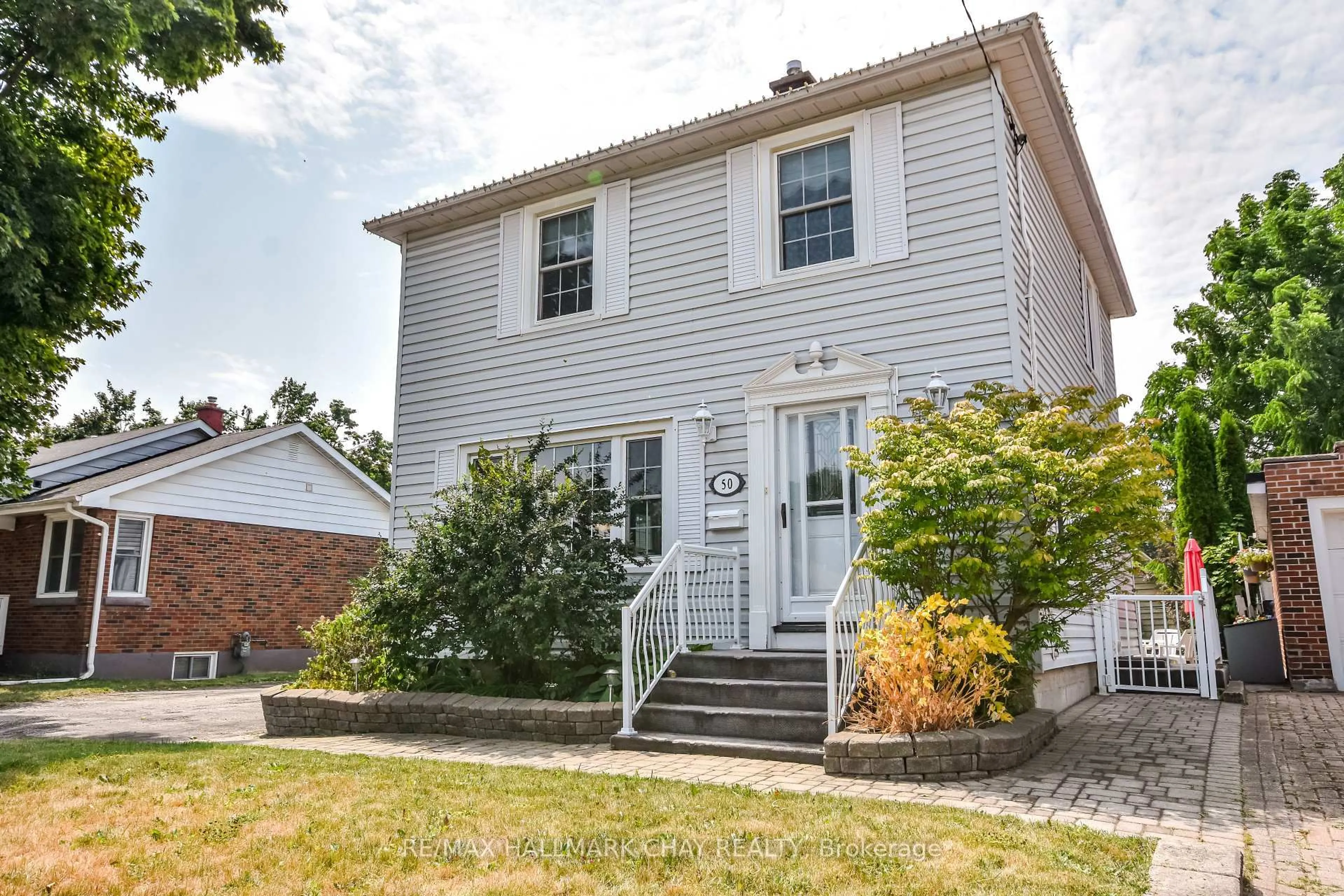 Home with vinyl exterior material, street for 50 Newton St, Barrie Ontario L4M 3N5