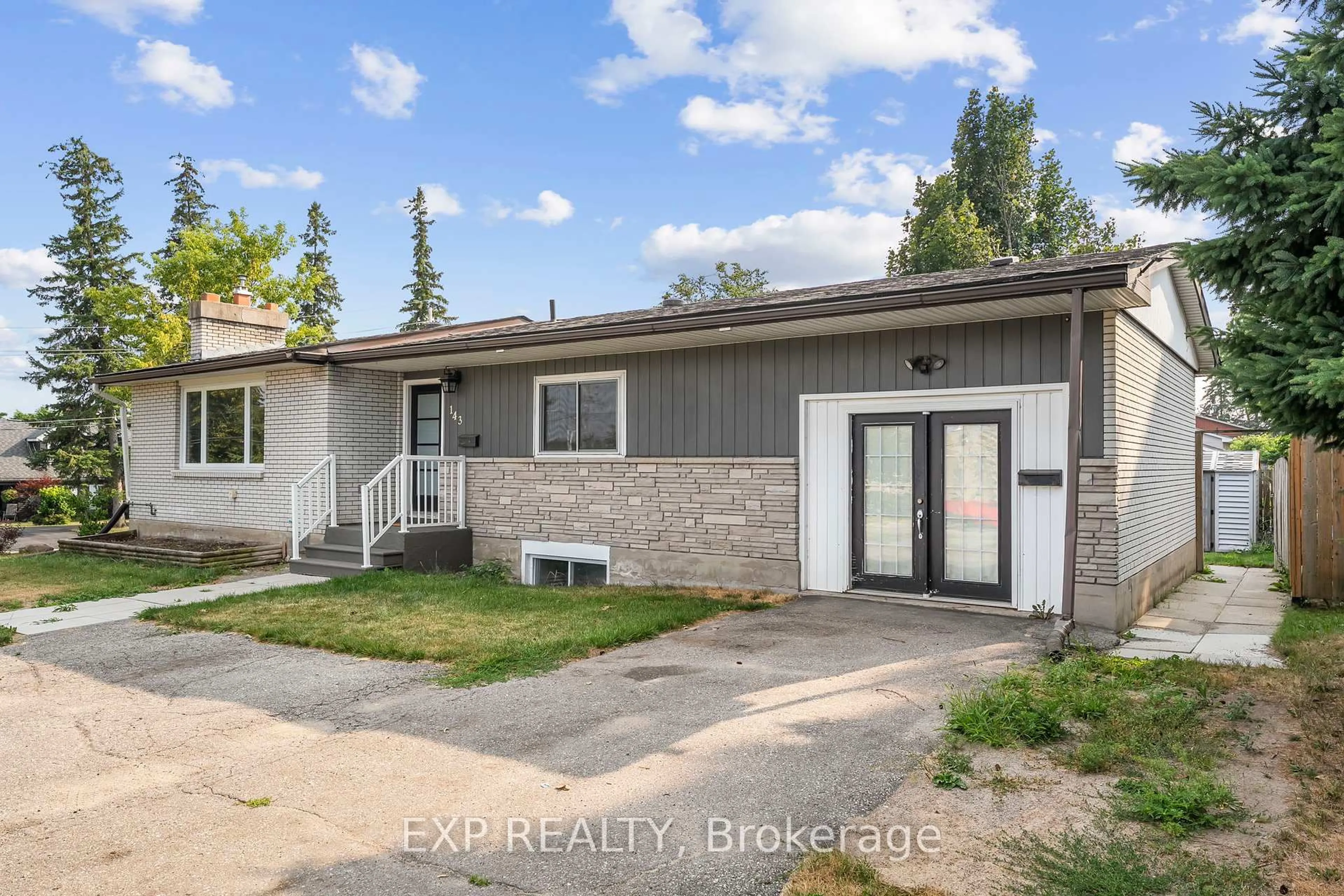 A pic from outside/outdoor area/front of a property/back of a property/a pic from drone, street for 143 Westmount Dr, Orillia Ontario L3V 6C7