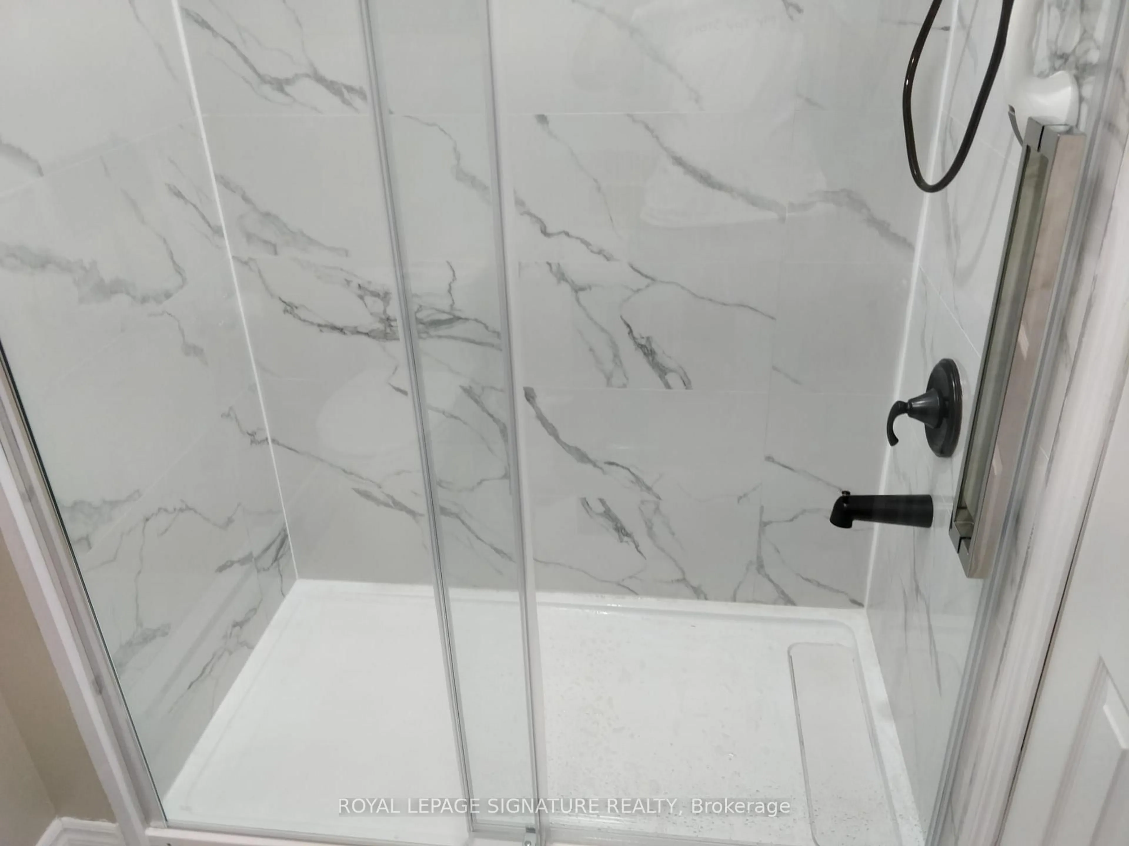 Contemporary bathroom, ceramic/tile floor for 734 Shore Lane #1, Wasaga Beach Ontario L9Z 2C7