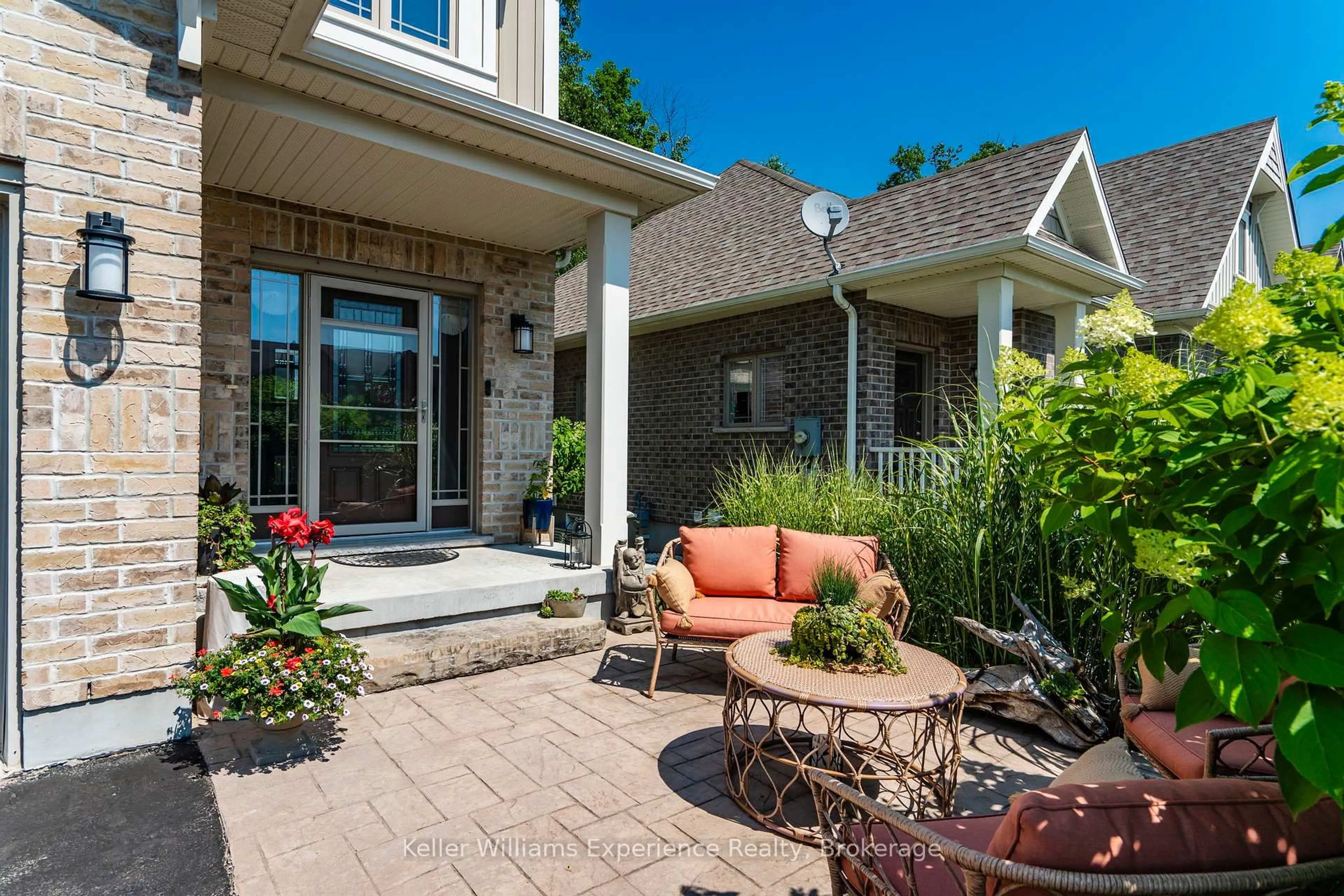 Patio, street for 984 Cook Dr, Midland Ontario L4R 0E4
