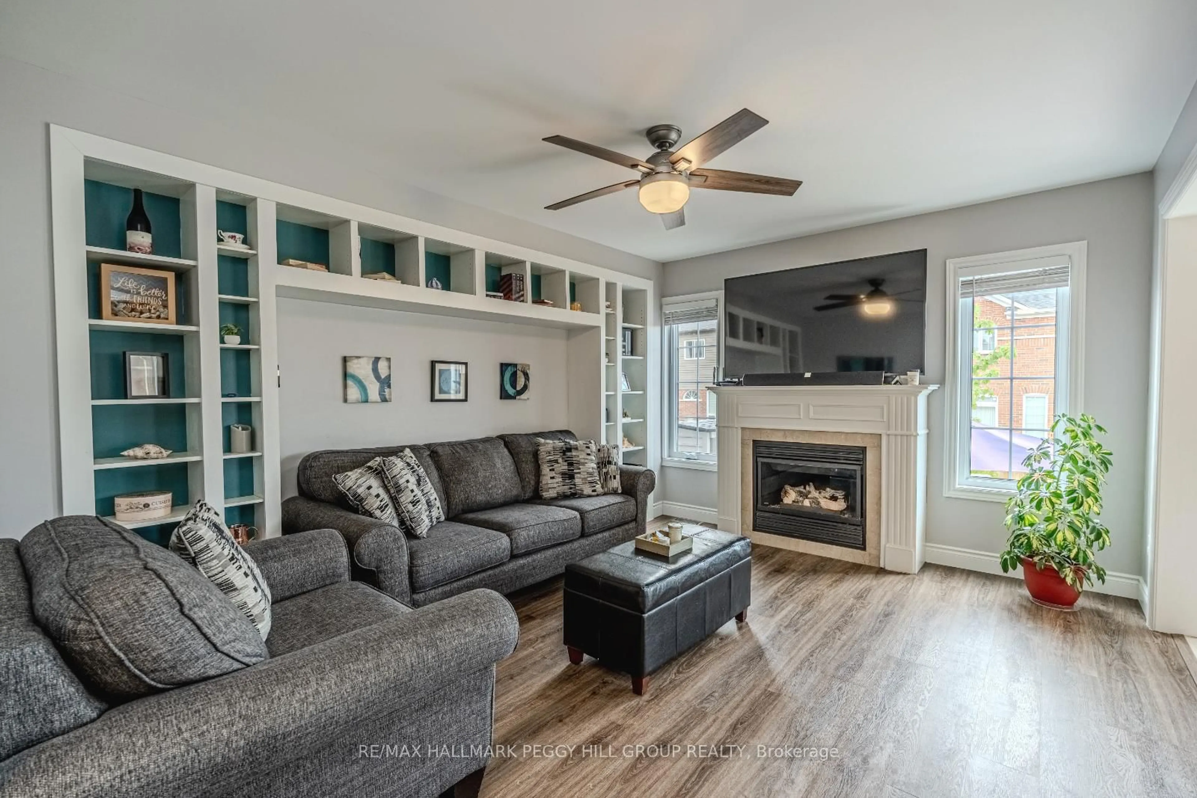 Living room with furniture, unknown for 42 Succession Cres, Barrie Ontario L4M 7G4