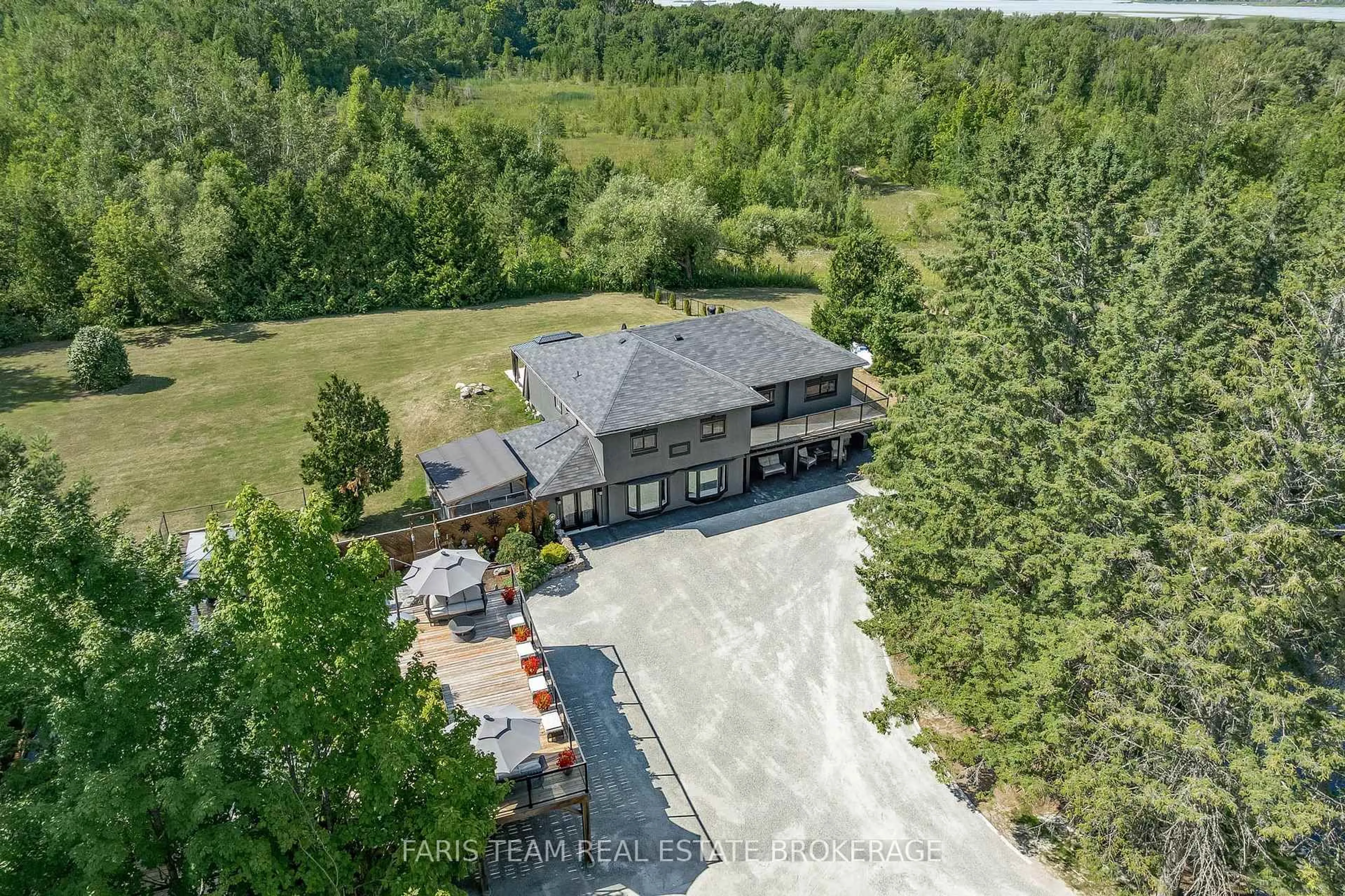 A pic from outside/outdoor area/front of a property/back of a property/a pic from drone, unknown for 2988 Fesserton Sdrd, Severn Ontario L0K 2C0