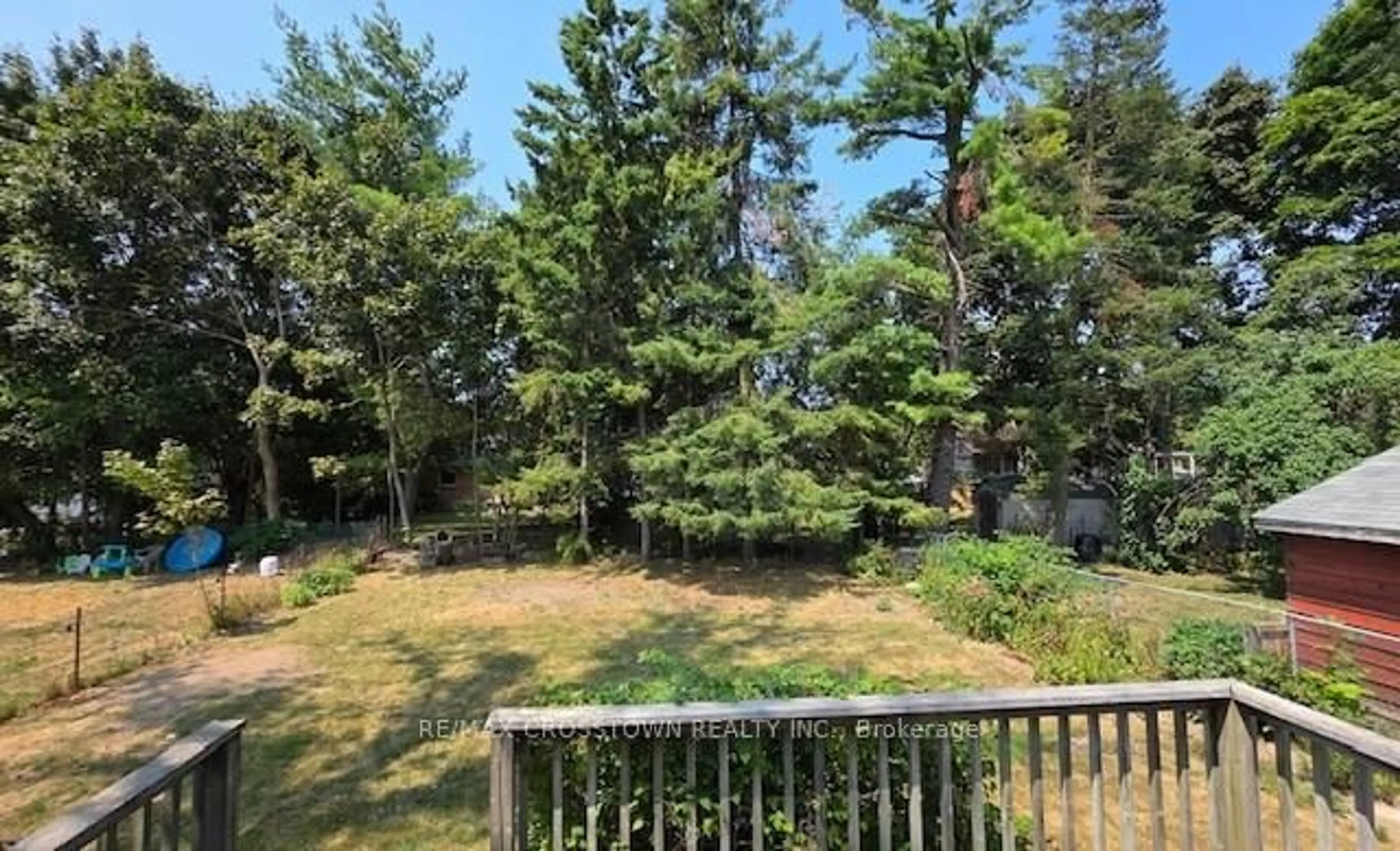 Patio, forest/trees view for 30 Queen St, Barrie Ontario L4M 1Z1
