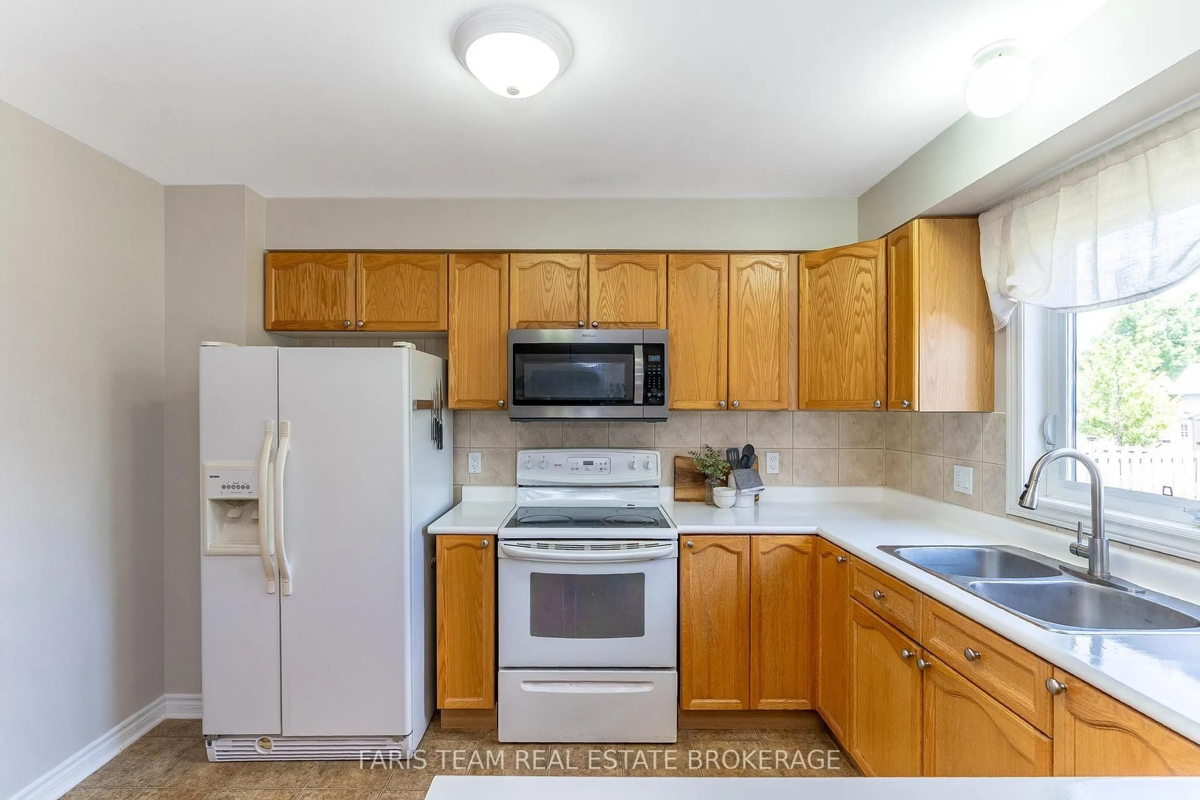 Standard kitchen, unknown for 18 Joshua Crt, Orillia Ontario L3V 8B6