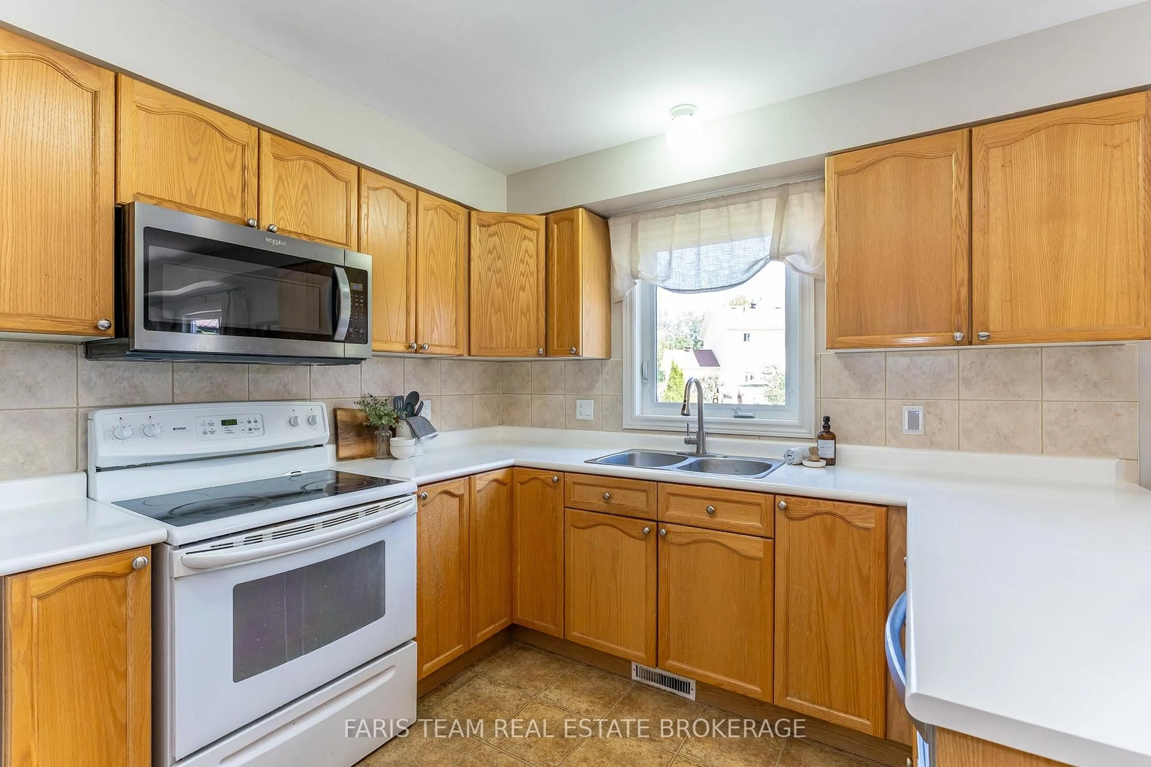 Standard kitchen, unknown for 18 Joshua Crt, Orillia Ontario L3V 8B6