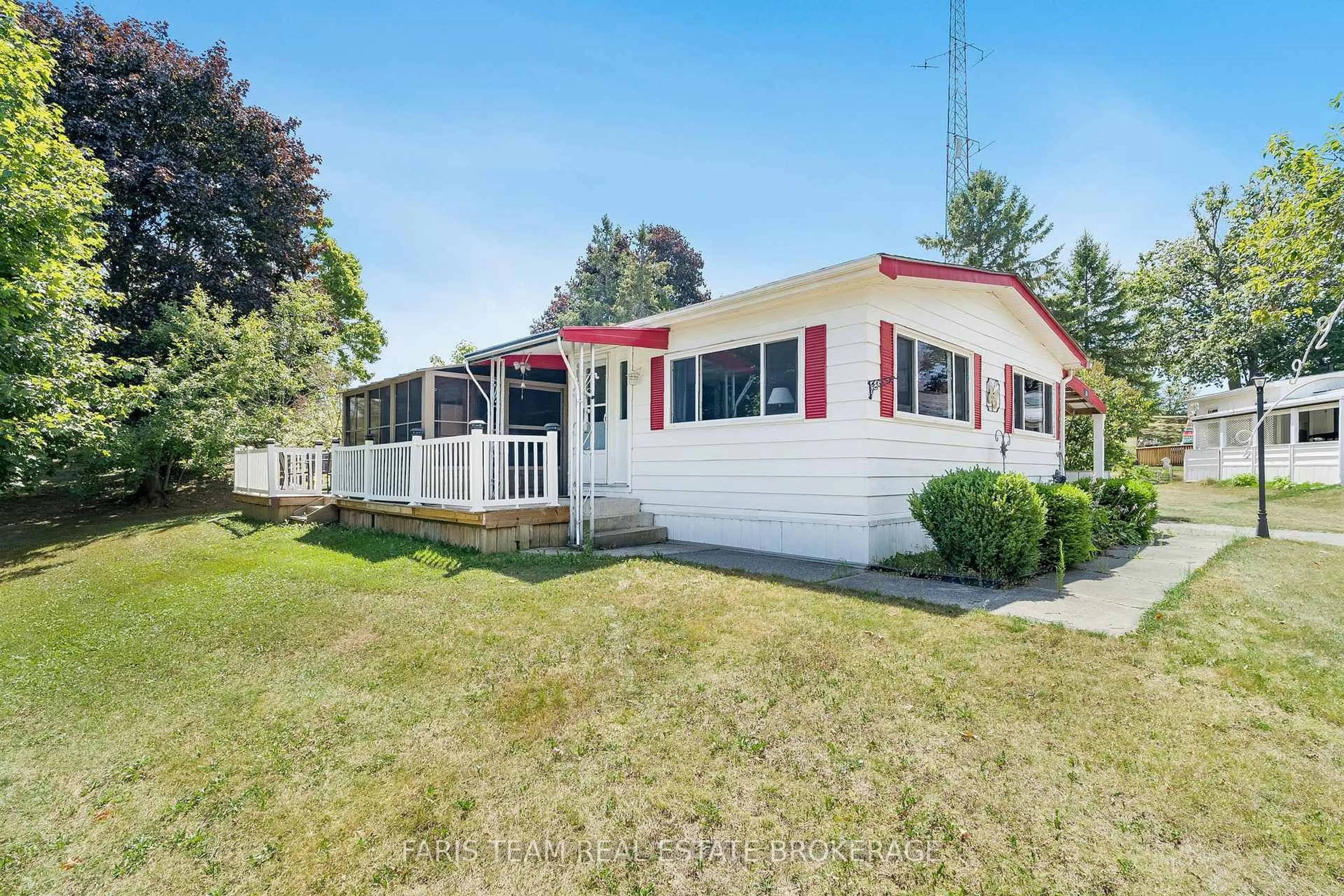 Home with vinyl exterior material, water/lake/river/ocean view for 30 Cameron Dr, Oro-Medonte Ontario L0L 1T0