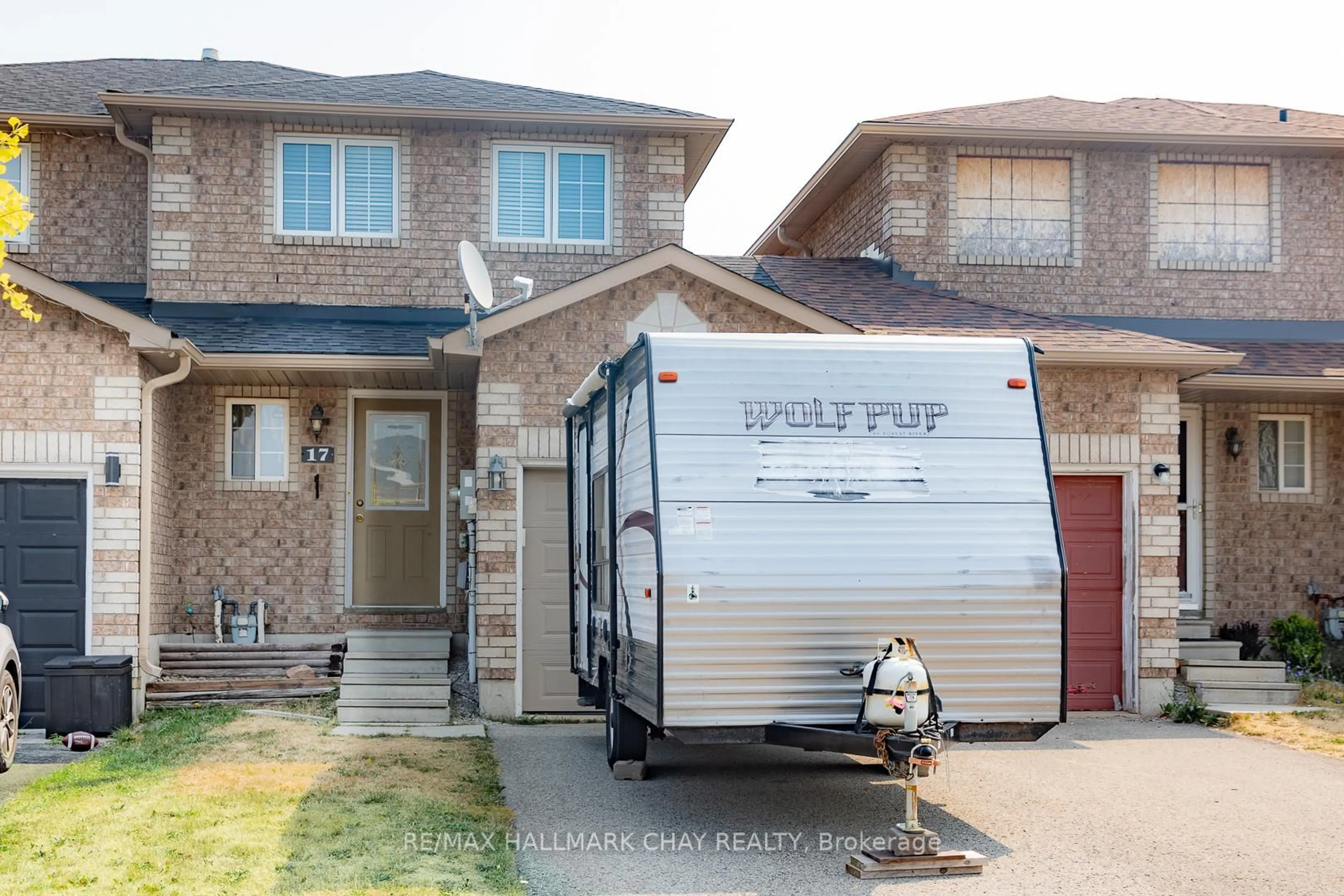 Home with brick exterior material, street for 17 Majesty Blvd, Barrie Ontario L4M 7K3