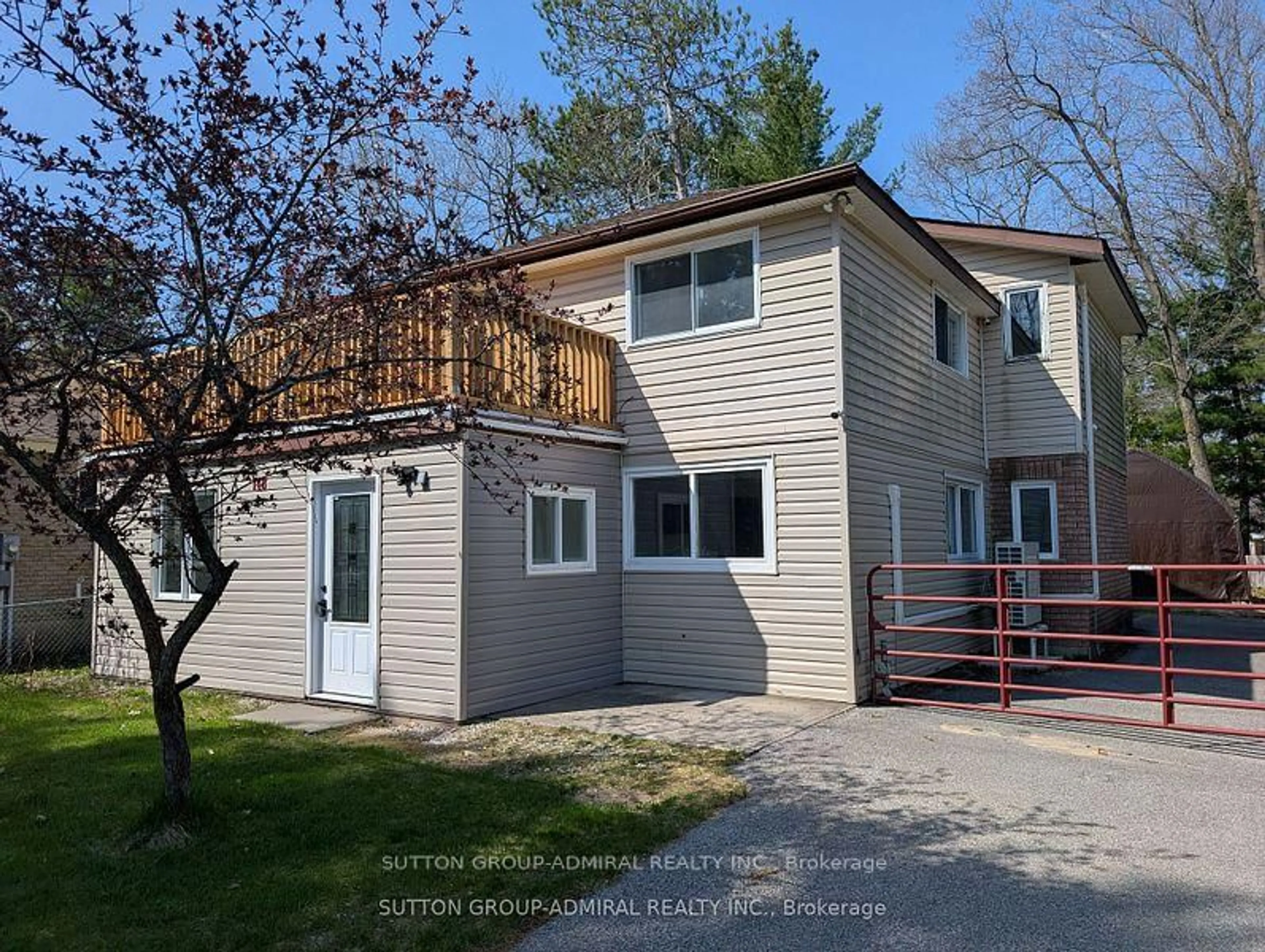 Home with vinyl exterior material, street for 148 Melrose Ave, Wasaga Beach Ontario L9Z 2T1