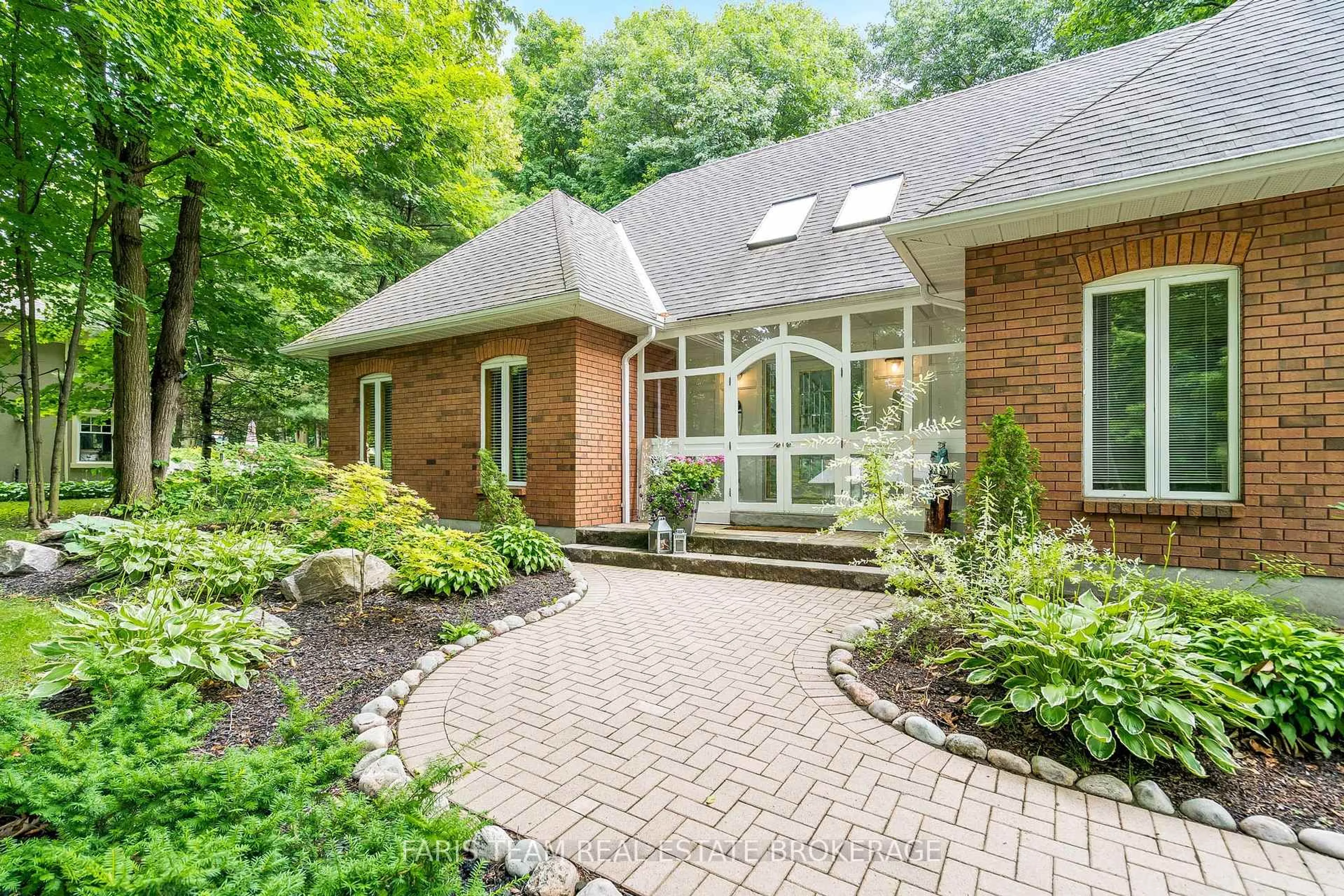 Home with brick exterior material, street for 903 Victoria St, Midland Ontario L4R 1B7