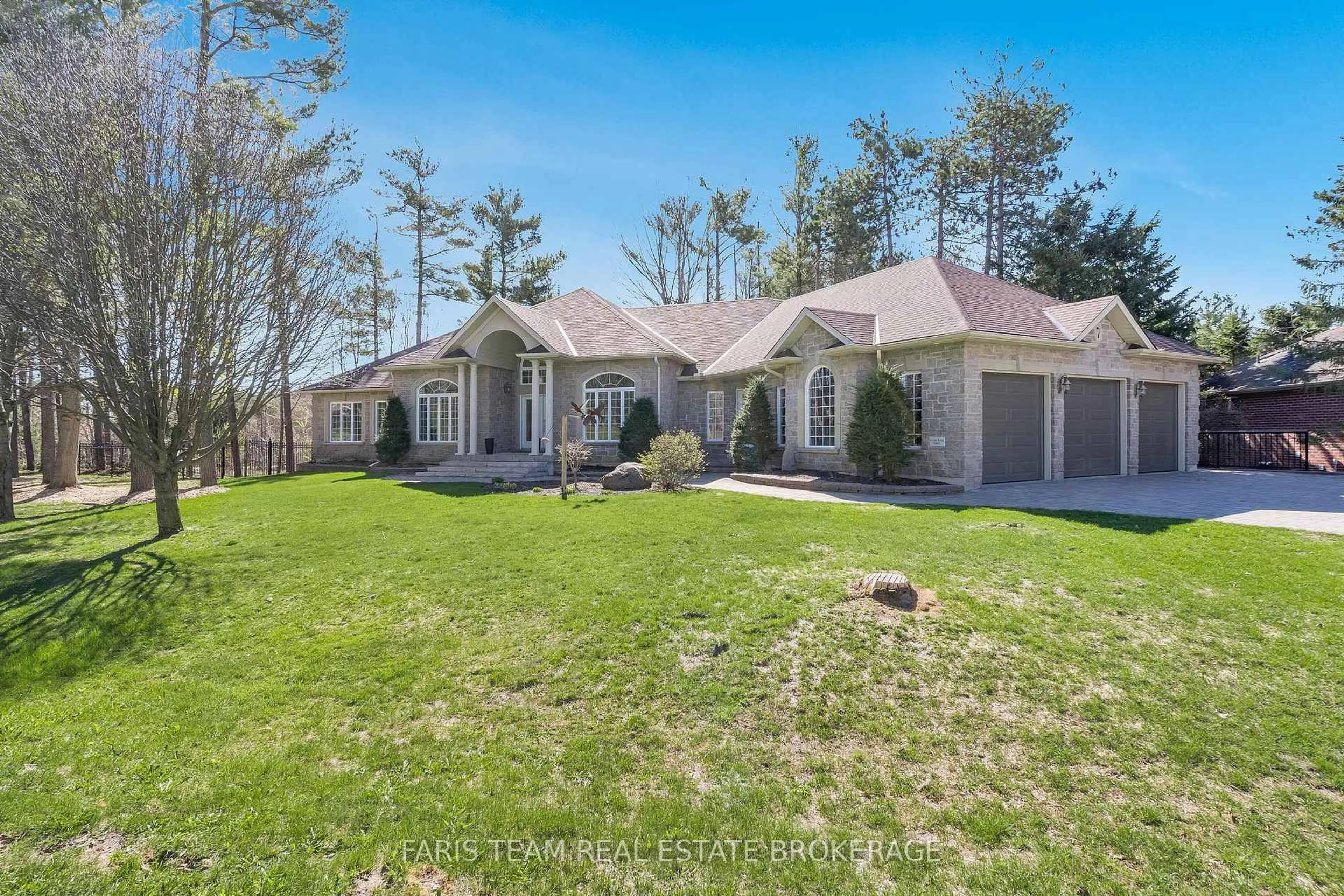 A pic from outside/outdoor area/front of a property/back of a property/a pic from drone, unknown for 7 Highland Dr, Oro-Medonte Ontario L0L 2L0