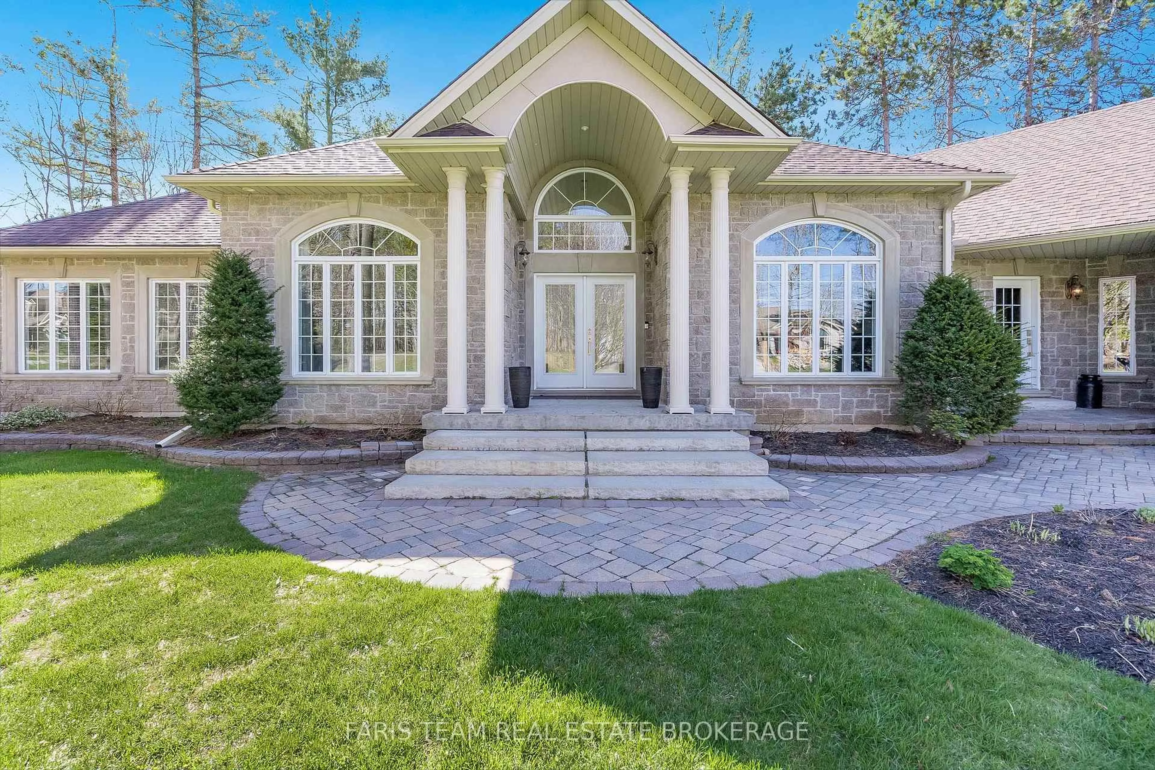 Home with brick exterior material, unknown for 7 Highland Dr, Oro-Medonte Ontario L0L 2L0