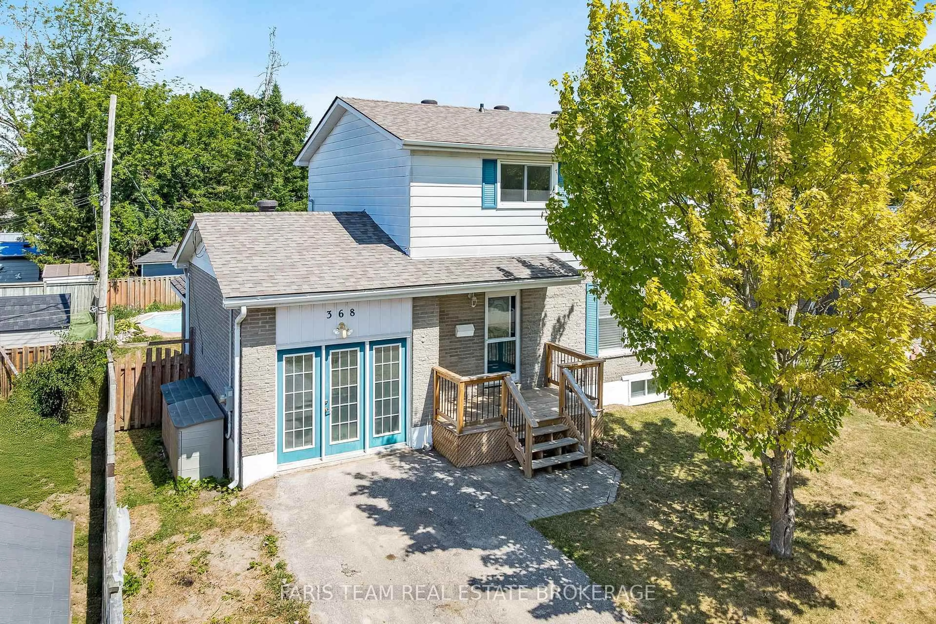 A pic from outside/outdoor area/front of a property/back of a property/a pic from drone, street for 368 Leslie Ave, Orillia Ontario L3V 6M8