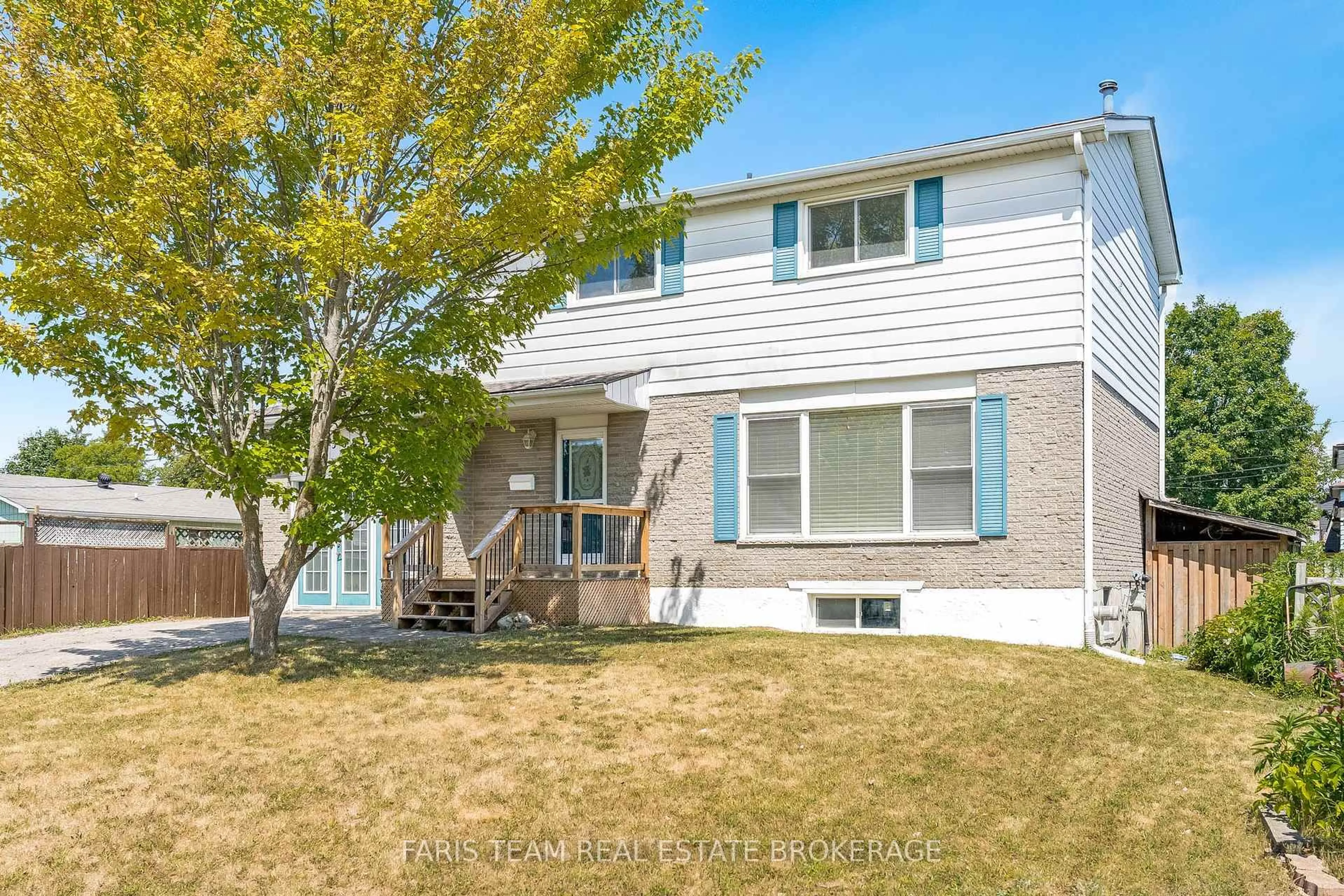 Home with vinyl exterior material, street for 368 Leslie Ave, Orillia Ontario L3V 6M8