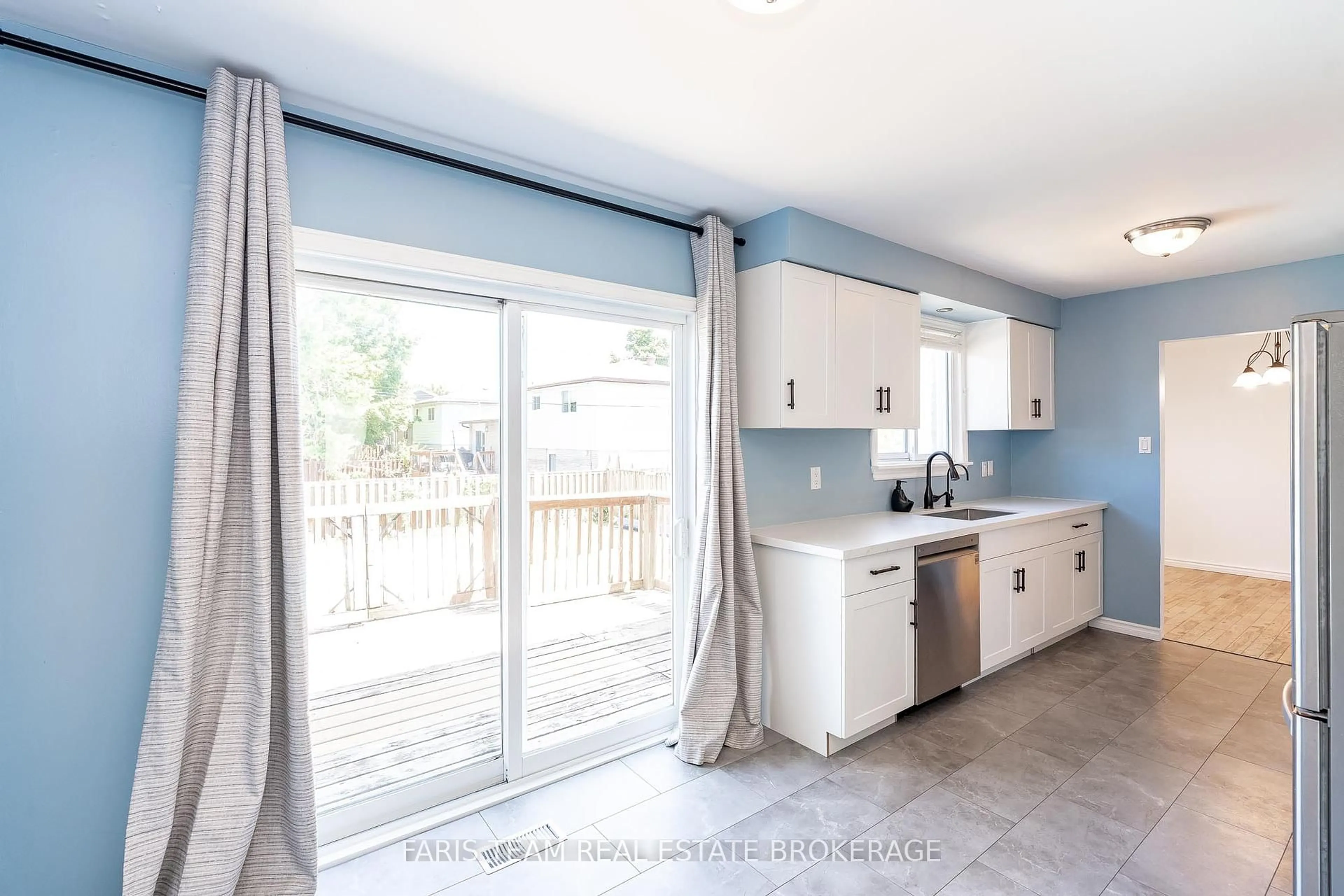 Open concept kitchen, ceramic/tile floor for 368 Leslie Ave, Orillia Ontario L3V 6M8
