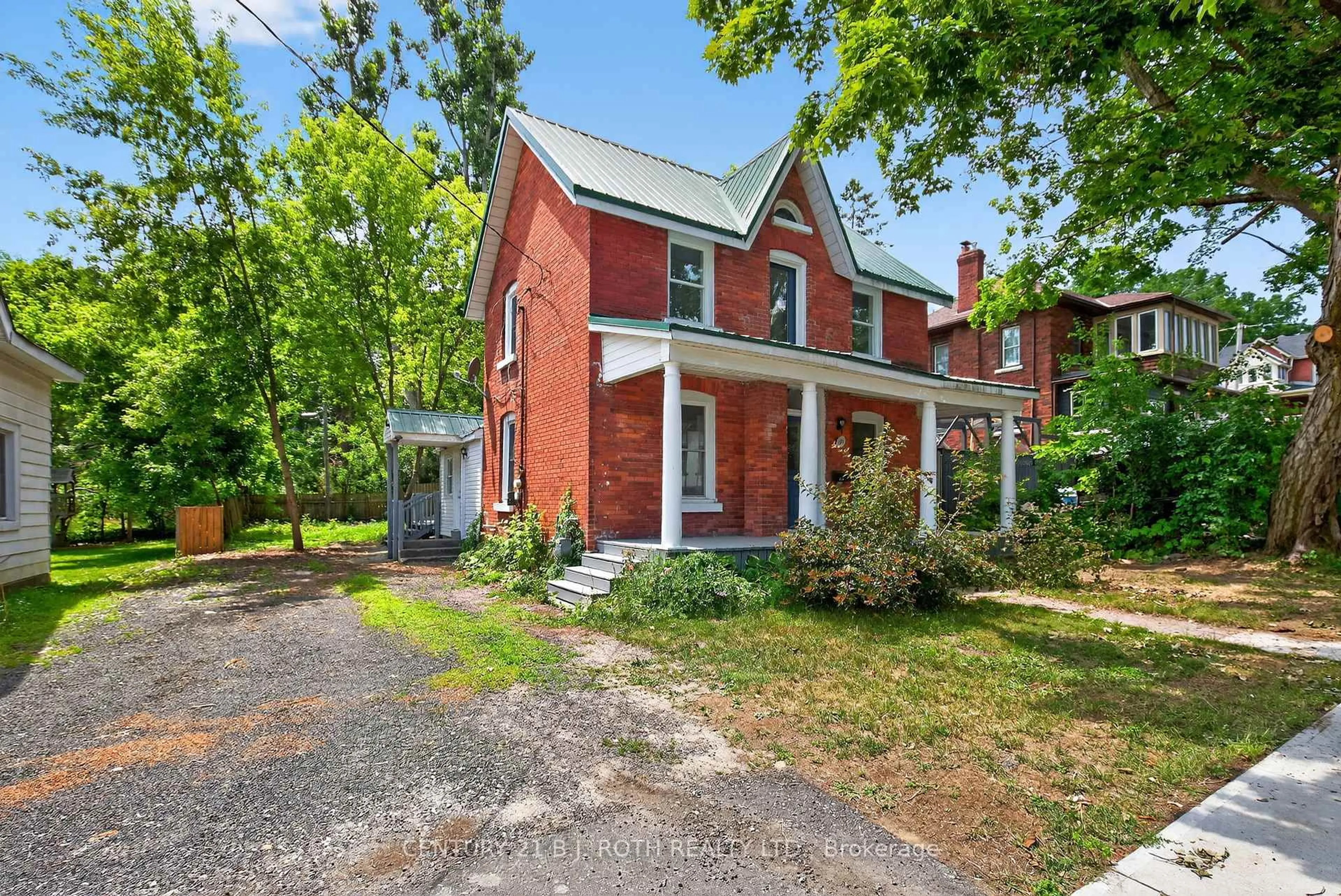 Home with brick exterior material, street for 153 Laclie St, Orillia Ontario L3V 4N1