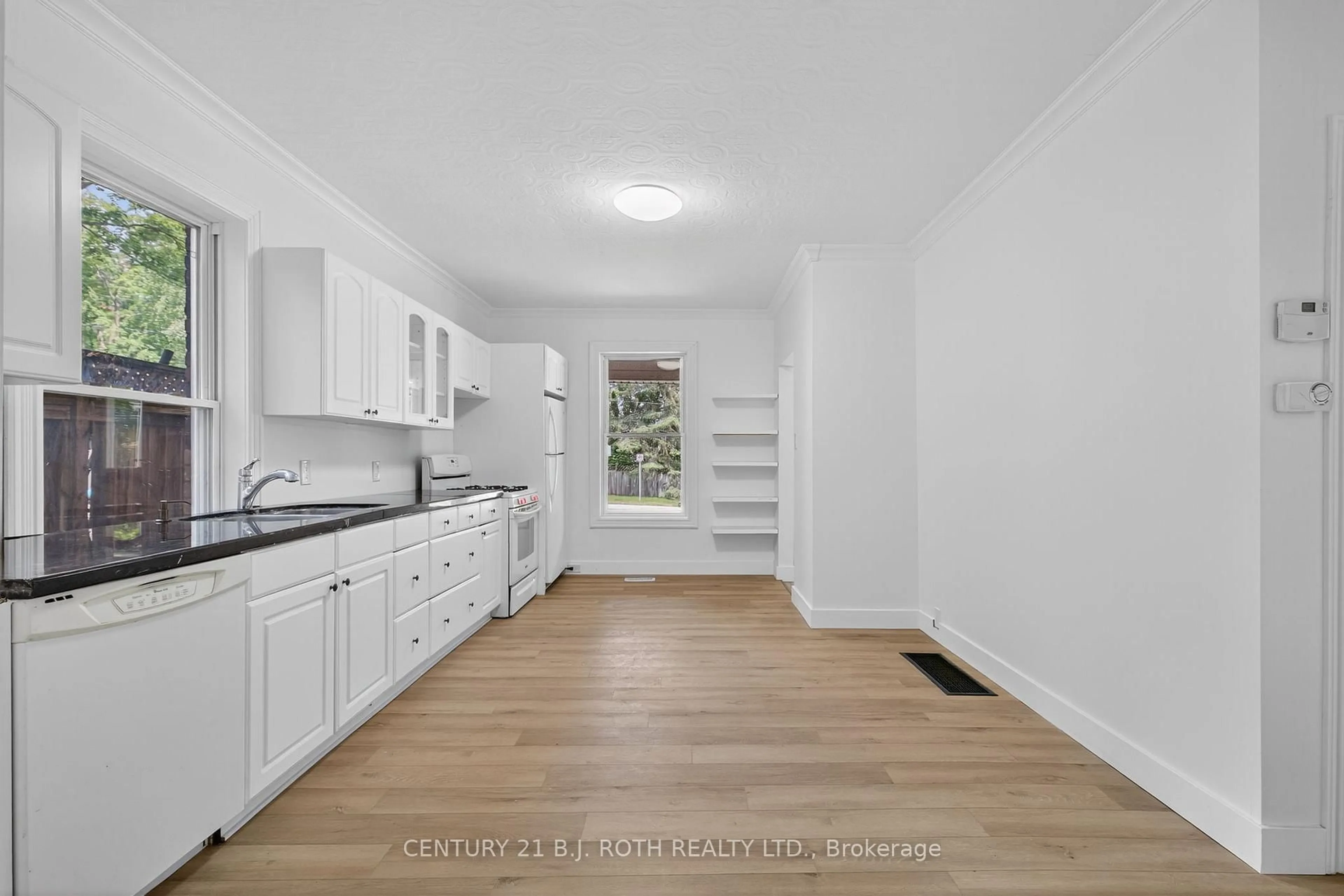 Standard kitchen, unknown for 153 Laclie St, Orillia Ontario L3V 4N1