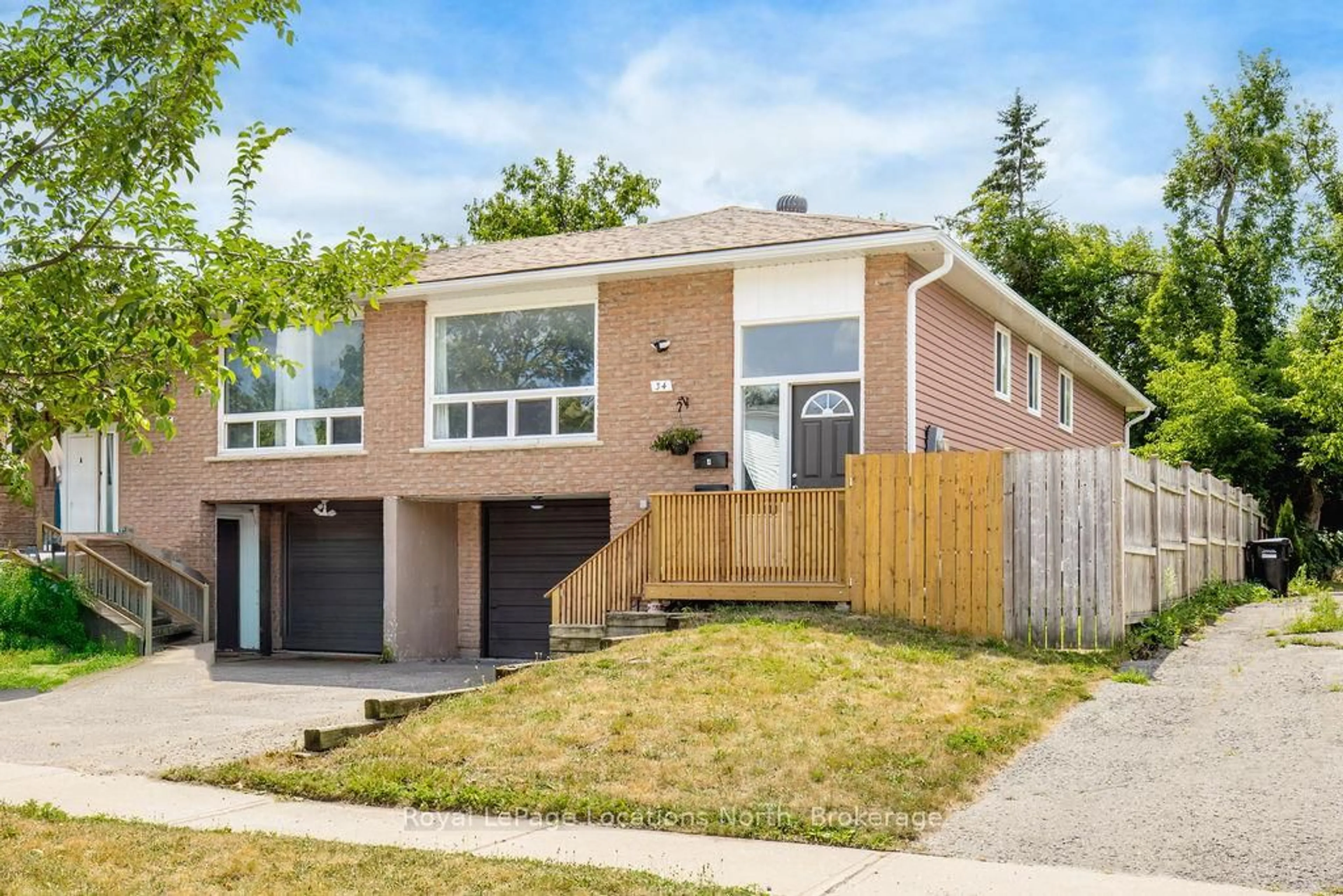 Home with brick exterior material, street for 34 CARLTON Rd, Barrie Ontario L4M 5J6