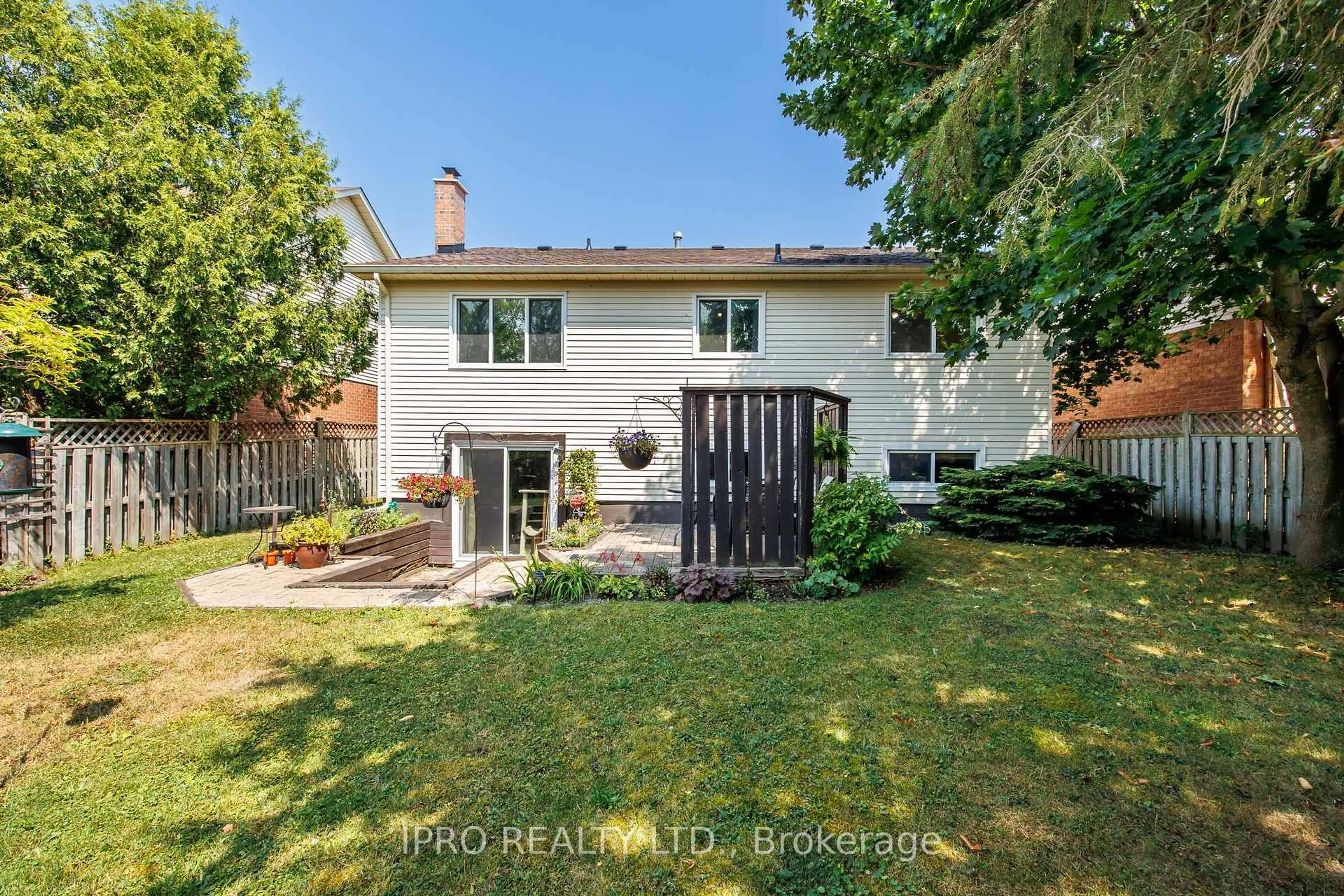 Home with brick exterior material, street for 29 Herrell Ave, Barrie Ontario L4N 6T5