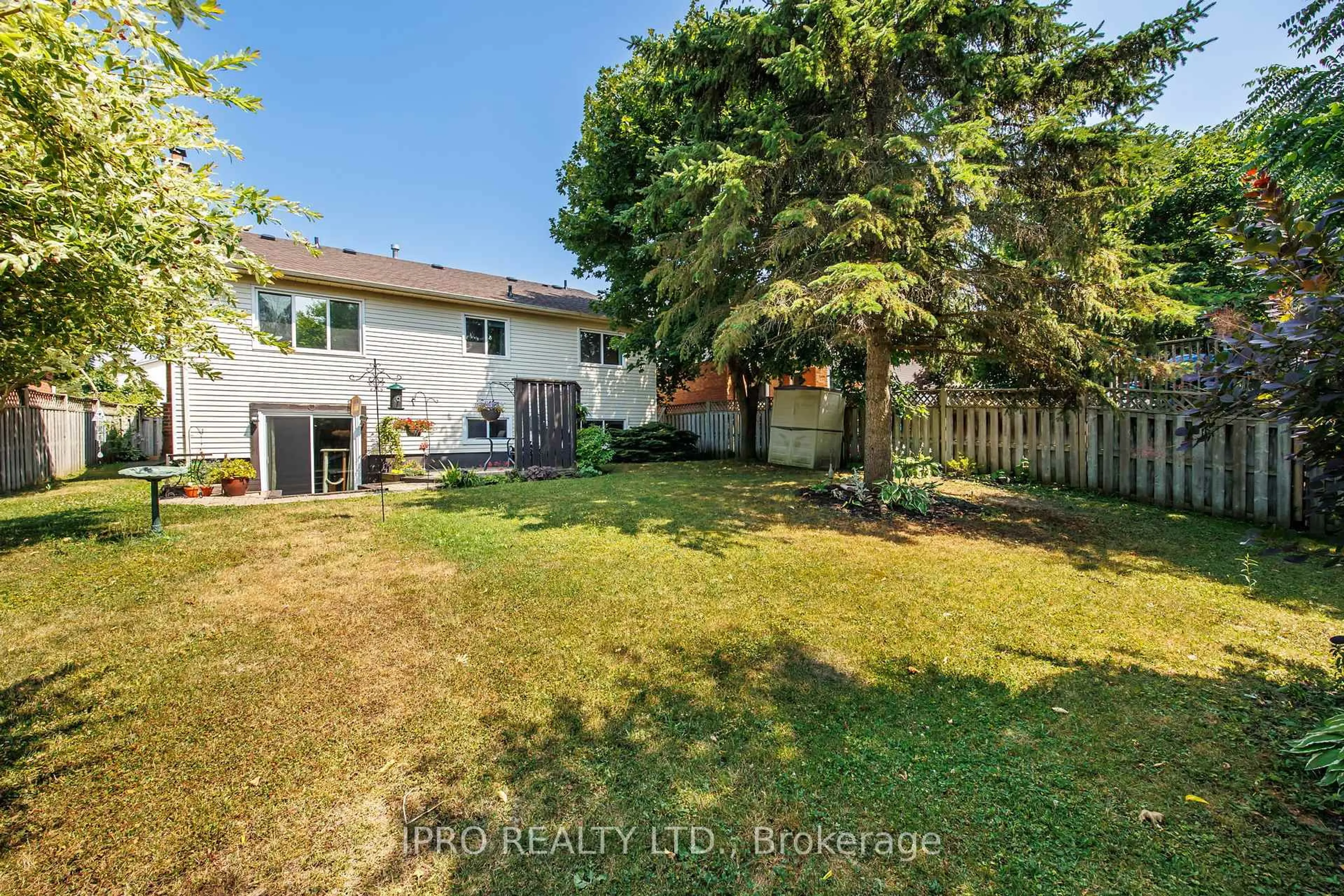 A pic from outside/outdoor area/front of a property/back of a property/a pic from drone, street for 29 Herrell Ave, Barrie Ontario L4N 6T5