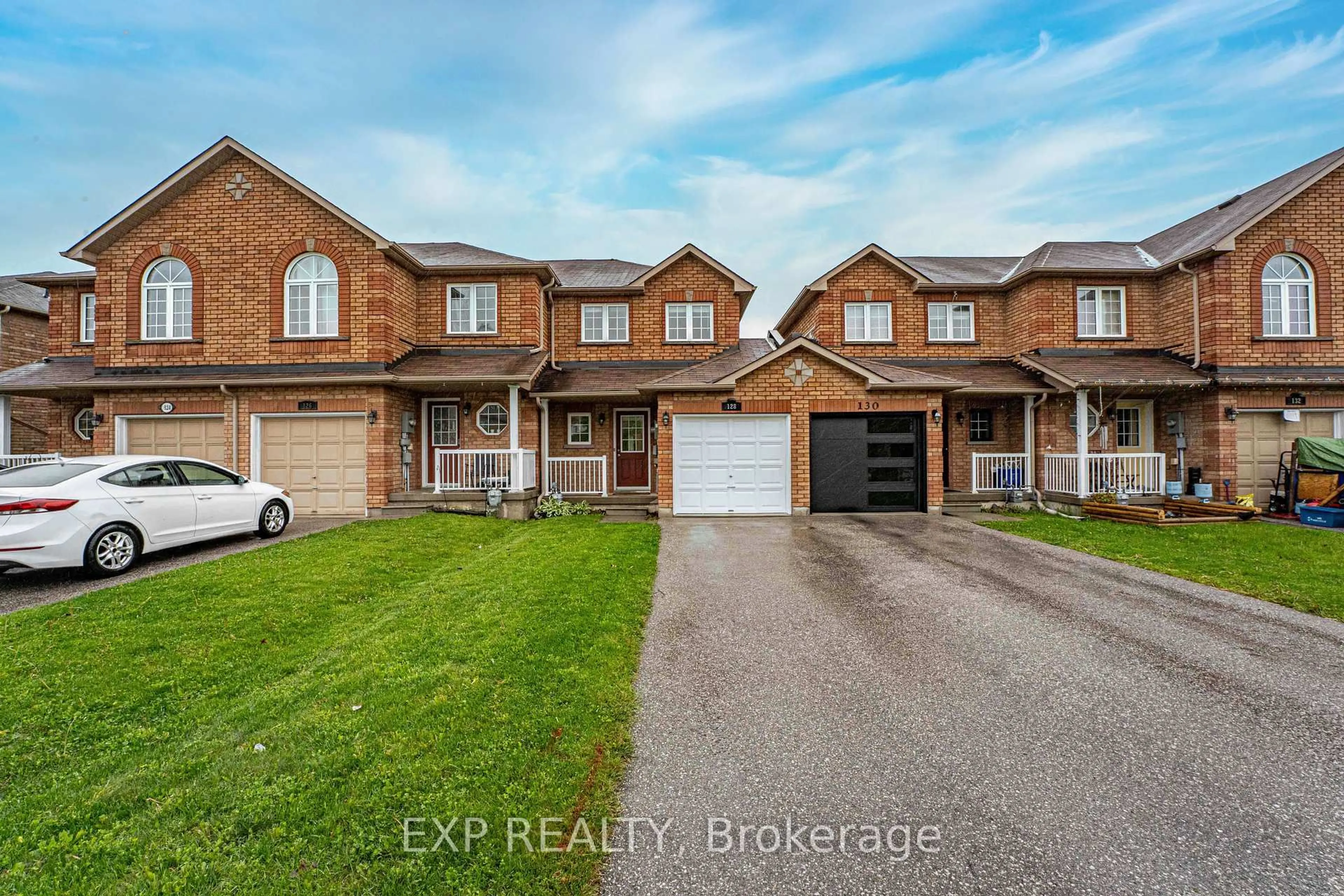 A pic from outside/outdoor area/front of a property/back of a property/a pic from drone, street for 128 Sydenham Wells, Barrie Ontario L4M 6T3