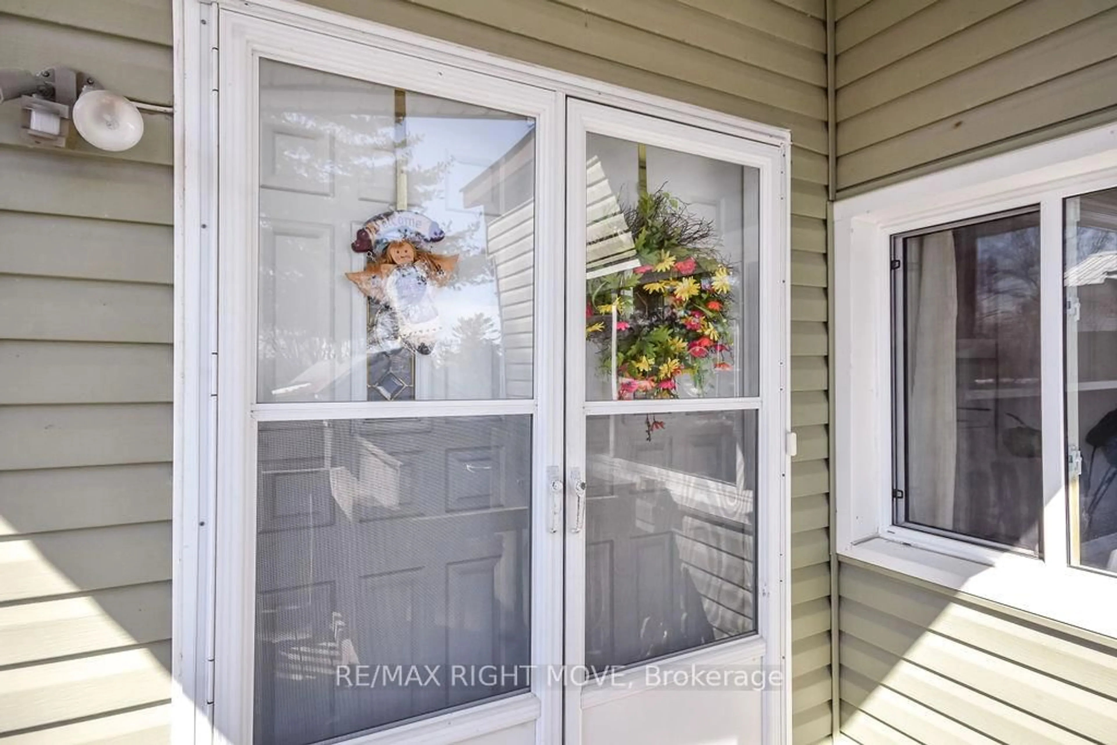 Indoor entryway for 26 Dunn Ave #22, Orillia Ontario L3V 2N9