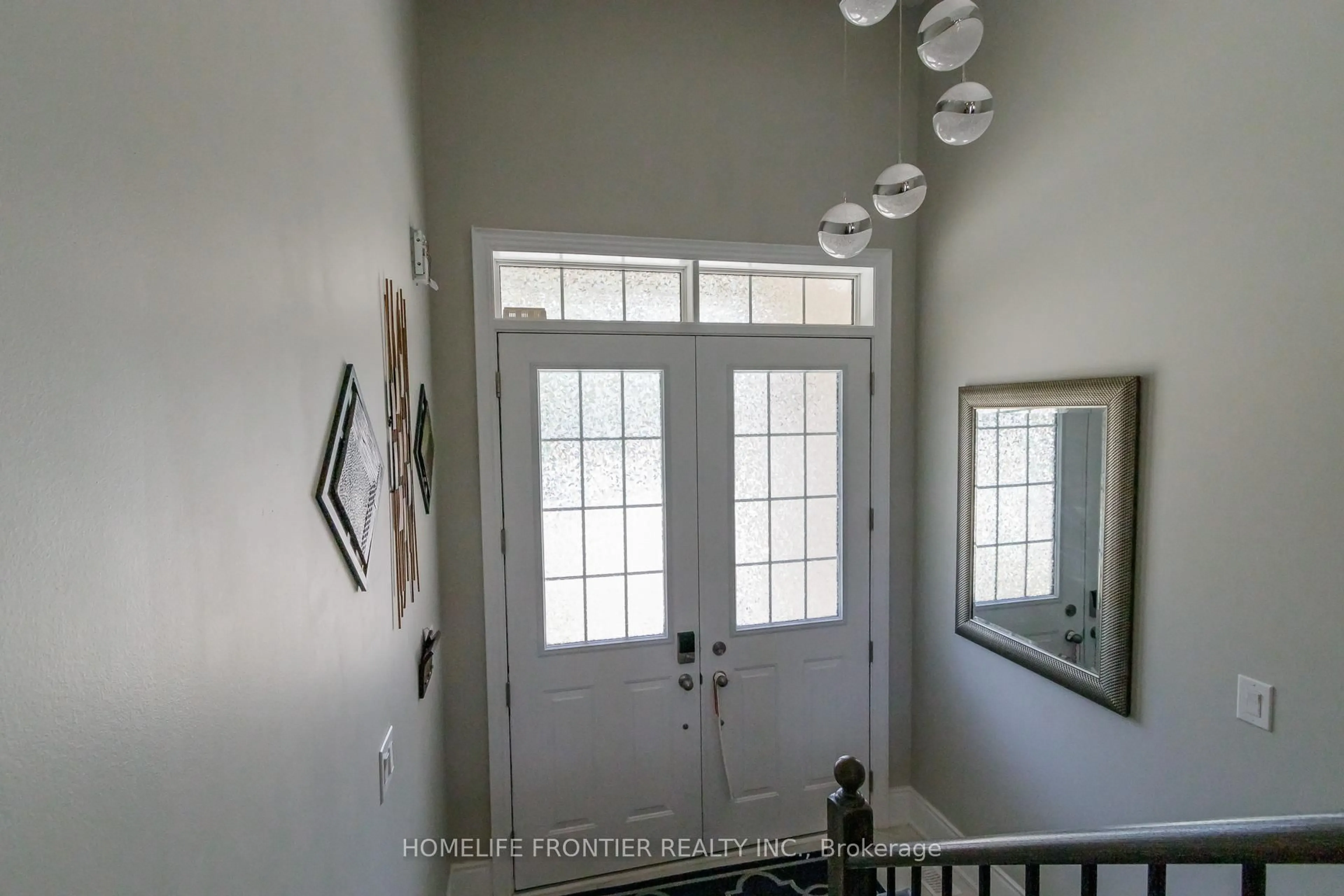 Indoor entryway for 244 Ramblewood Dr, Wasaga Beach Ontario L9Z 0L5