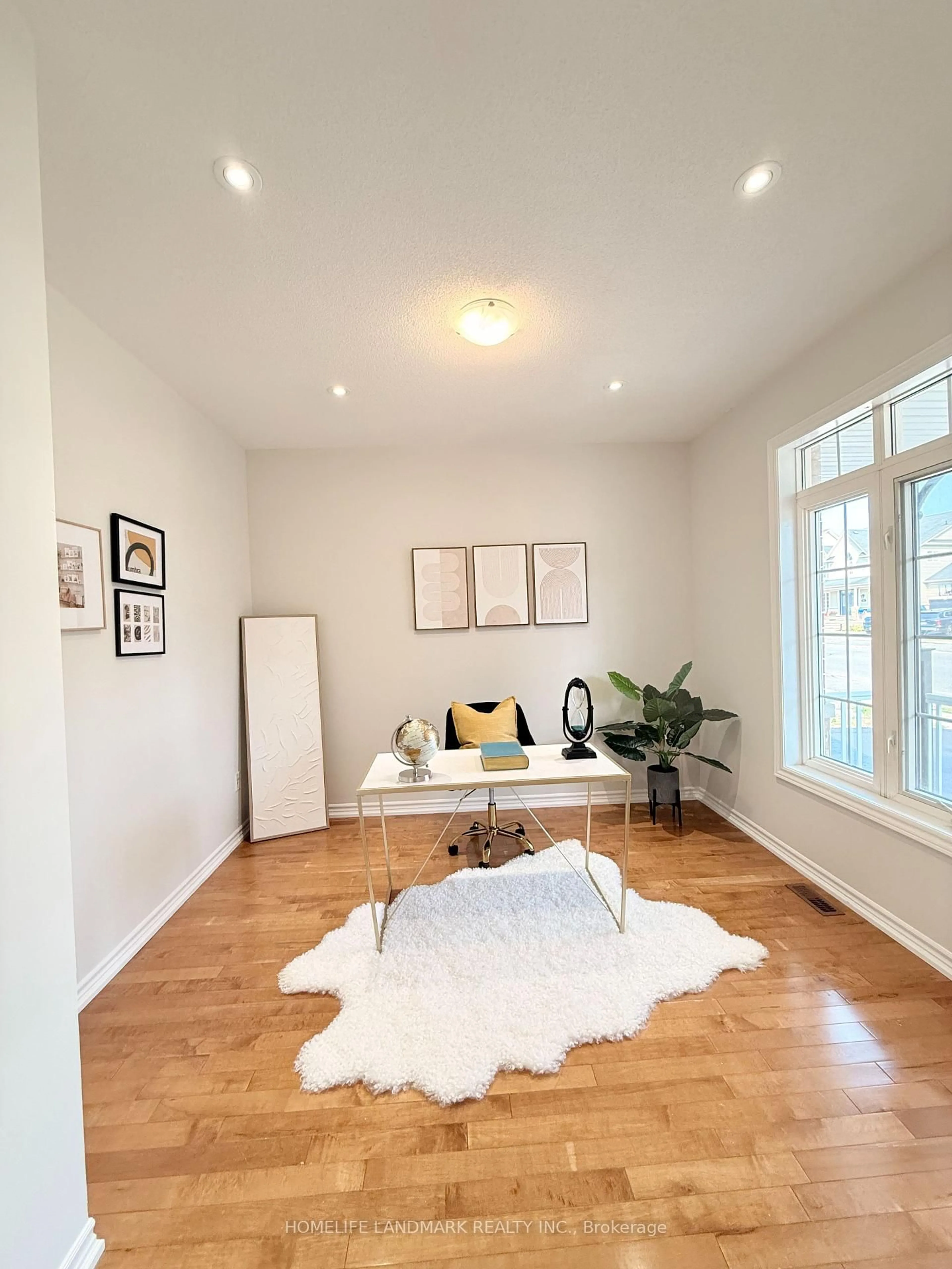 Living room with furniture, wood/laminate floor for 18 The Queensway, Barrie Ontario L4M 7H6