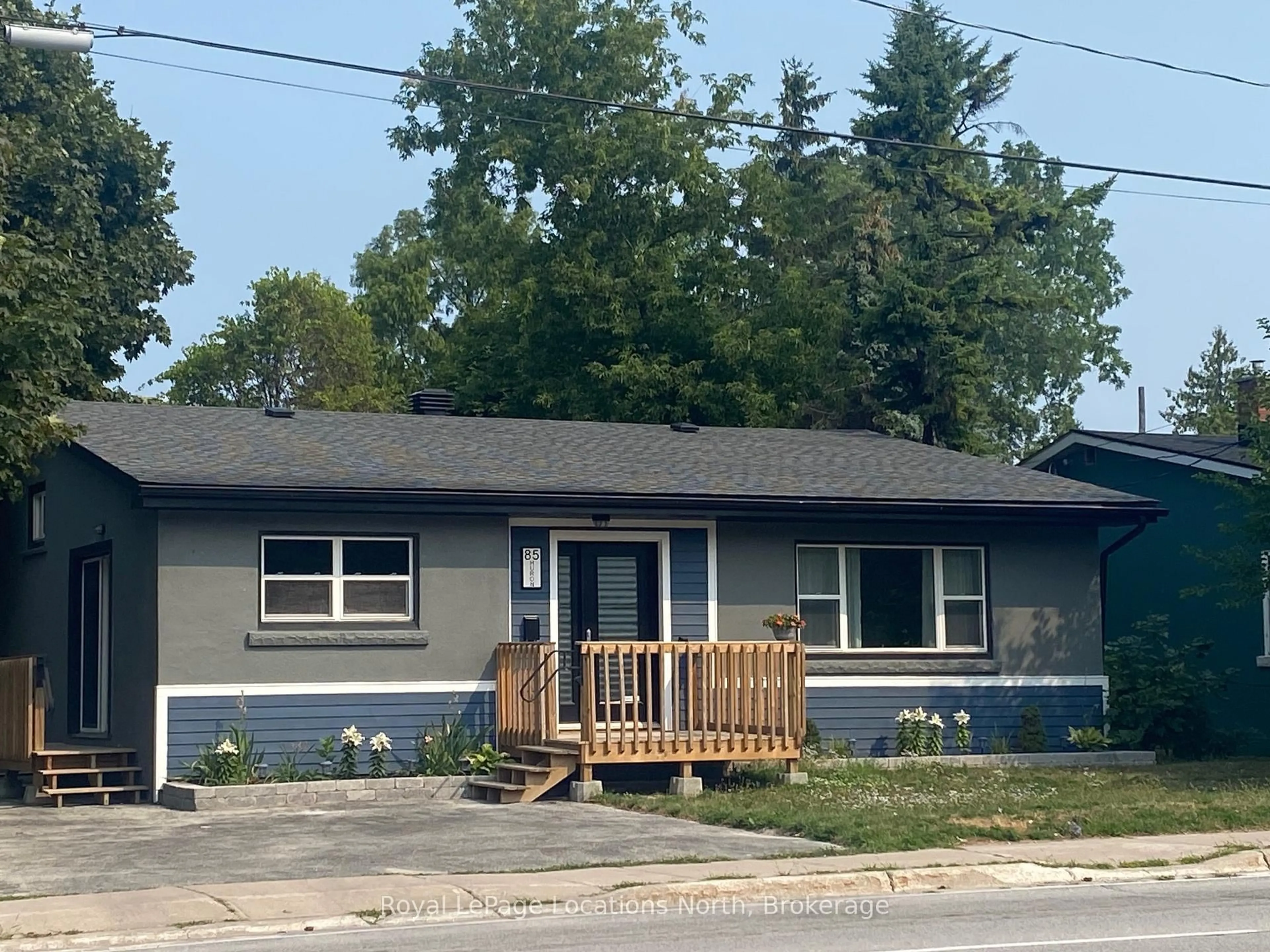 Home with vinyl exterior material, street for 85 Huron St, Collingwood Ontario L9Y 1C7