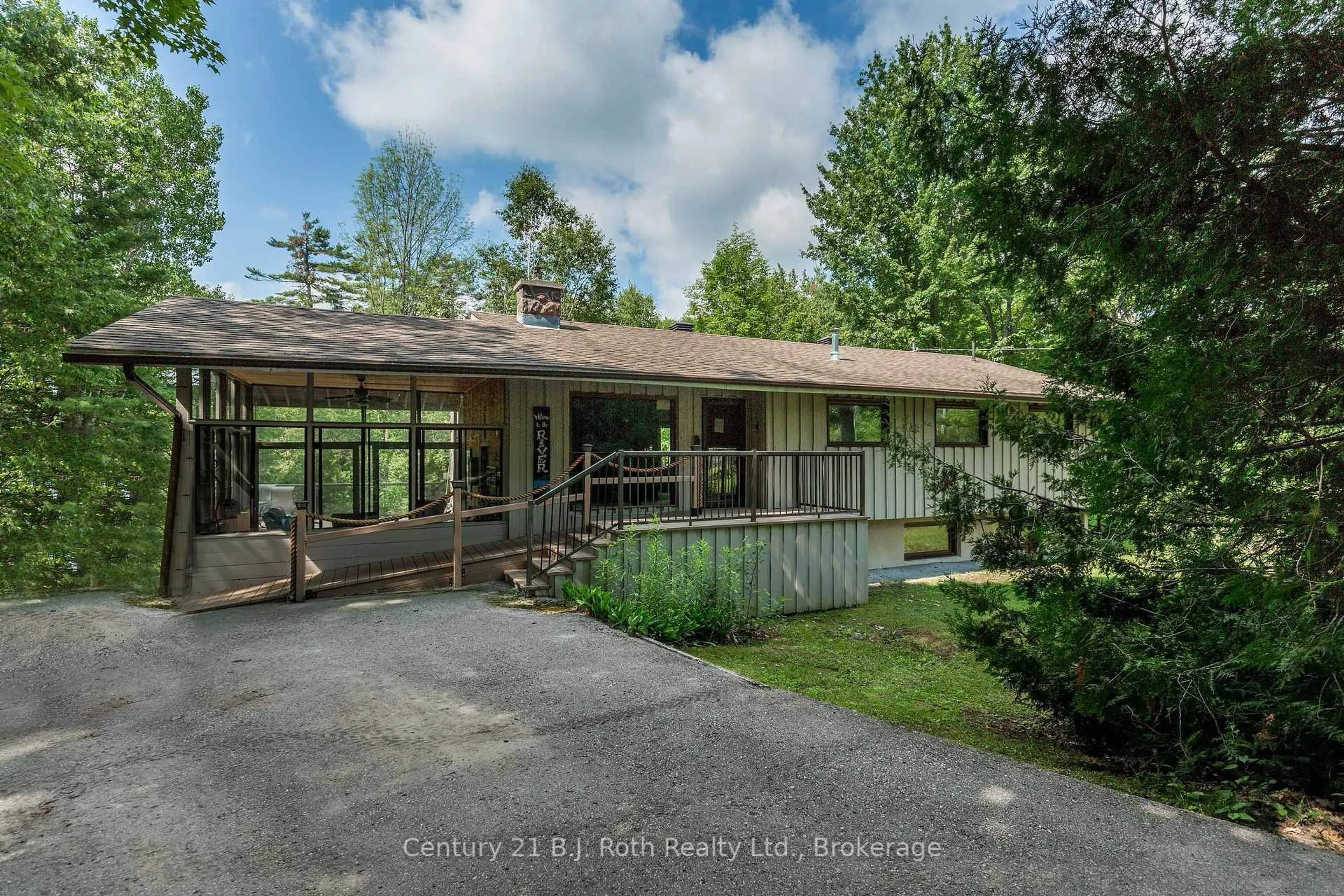 A pic from outside/outdoor area/front of a property/back of a property/a pic from drone, unknown for 2983 WHELAN Way, Ramara Ontario L0K 2B0