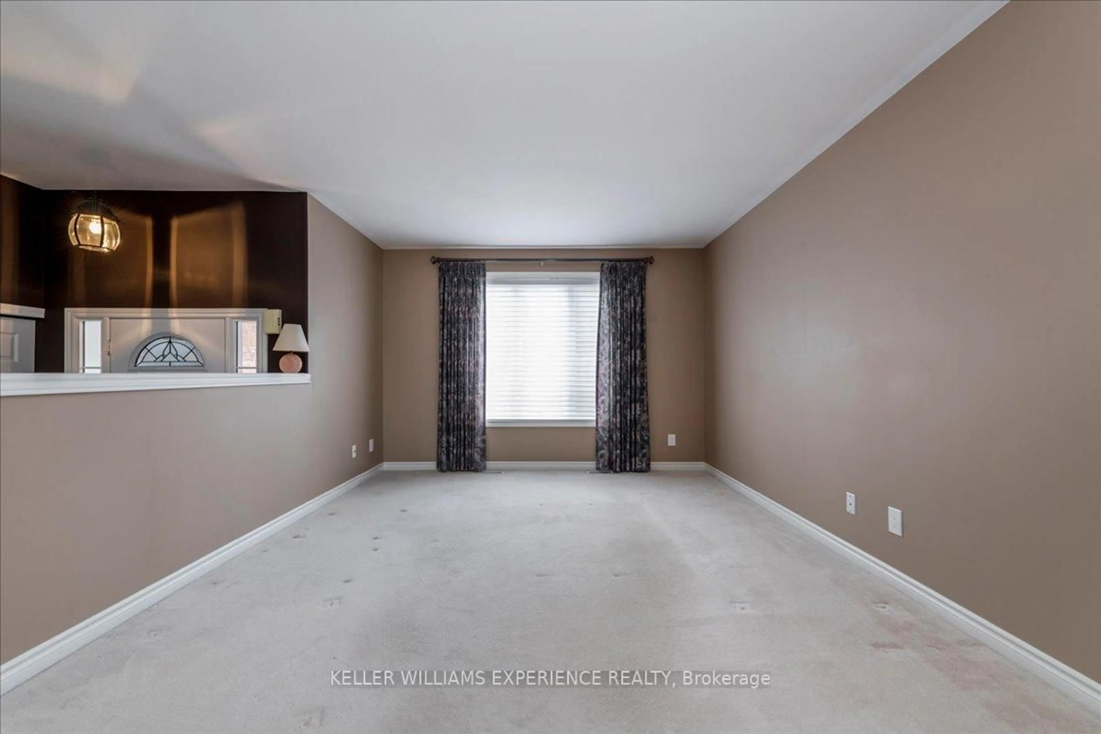 A pic of a room for 12 Revelstoke Crt, Barrie Ontario L4N 8X7