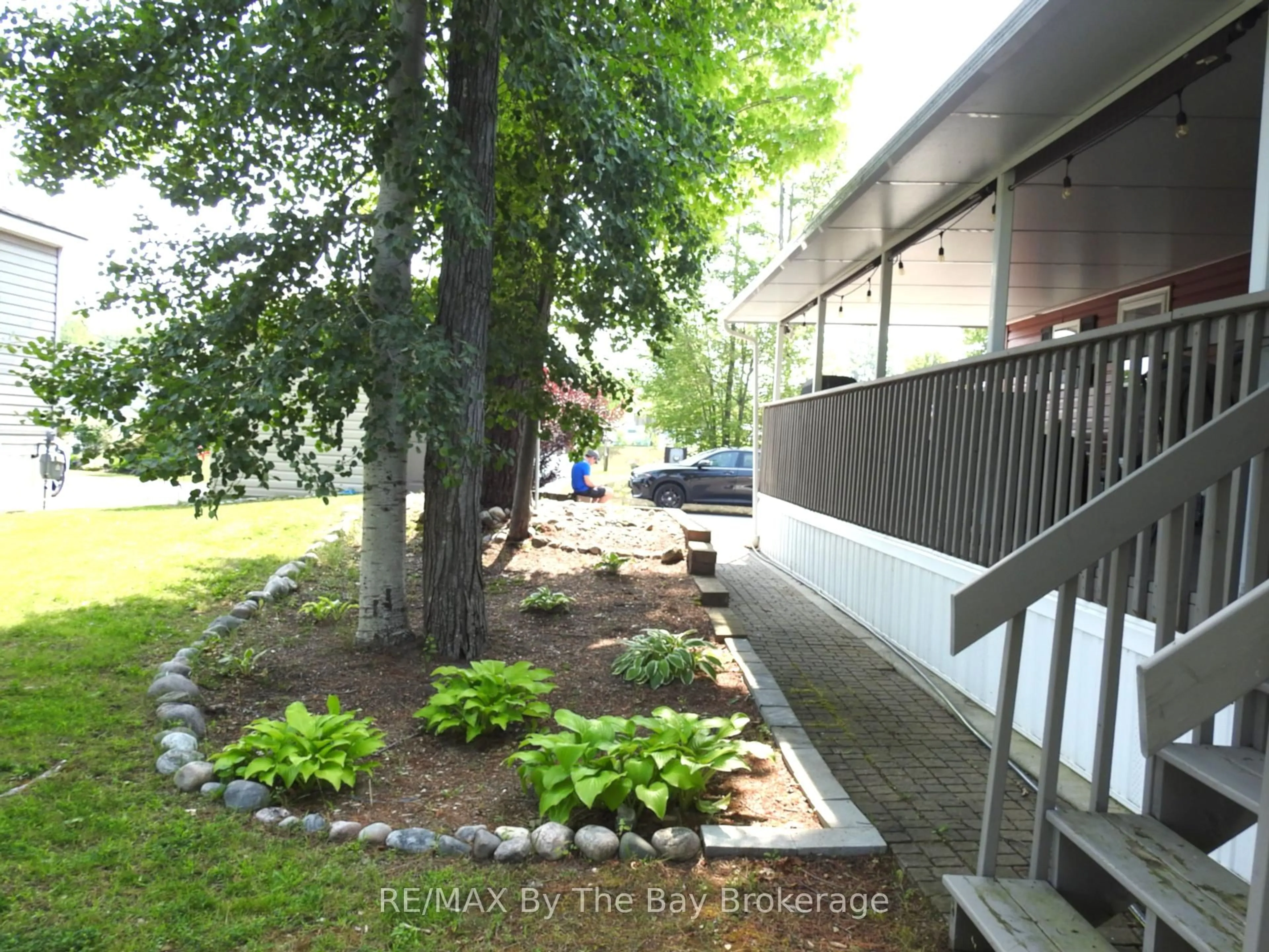 Patio, street for 10 Chipewa Tr, Wasaga Beach Ontario L9Z 1X7
