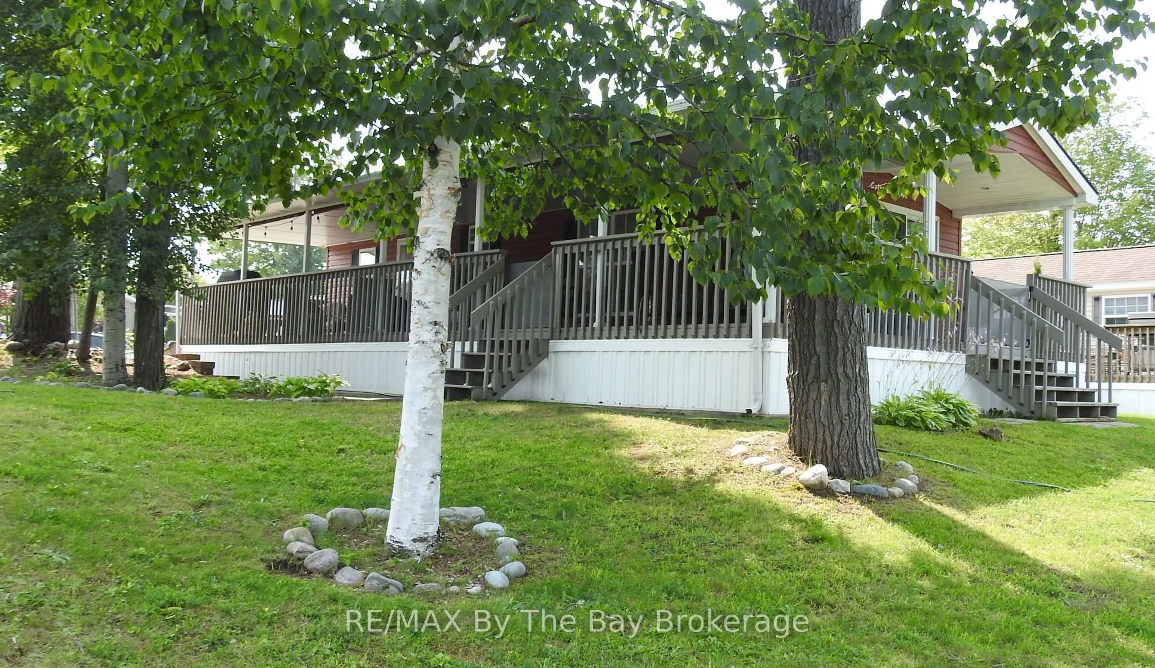 Patio, street for 10 Chipewa Tr, Wasaga Beach Ontario L9Z 1X7