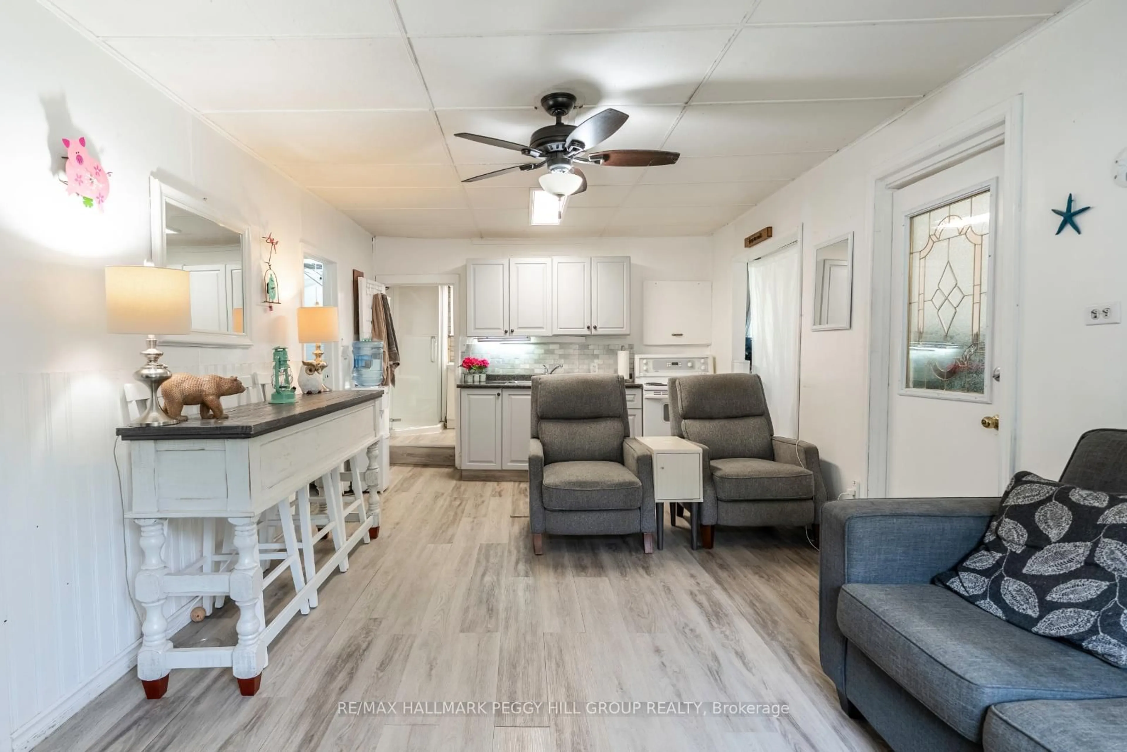 Living room with furniture, ceramic/tile floor for 28 Wozniak Rd, Penetanguishene Ontario L9M 1W5