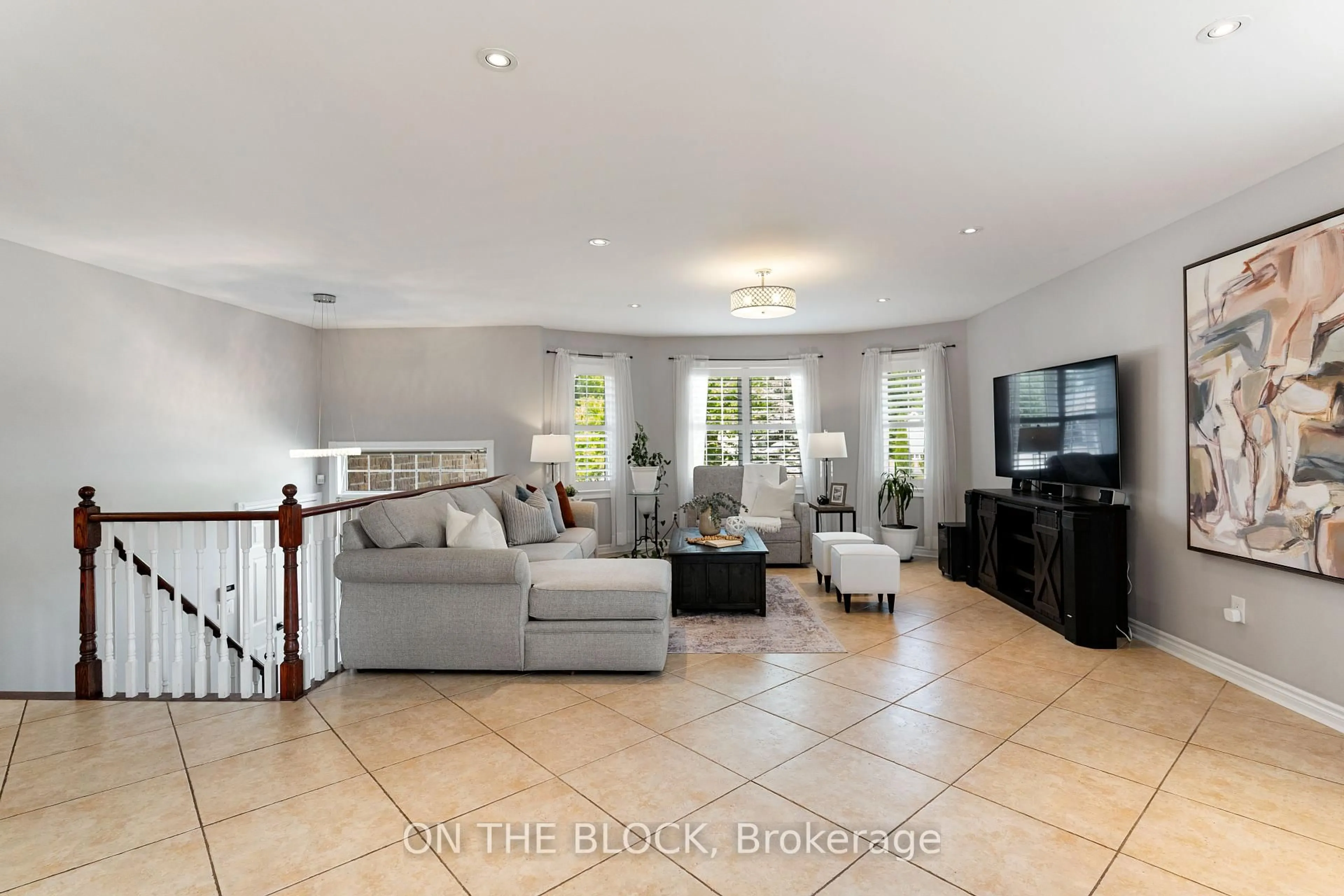 Living room with furniture, unknown for 66 Donato Way, Wasaga Beach Ontario L9Z 1R9