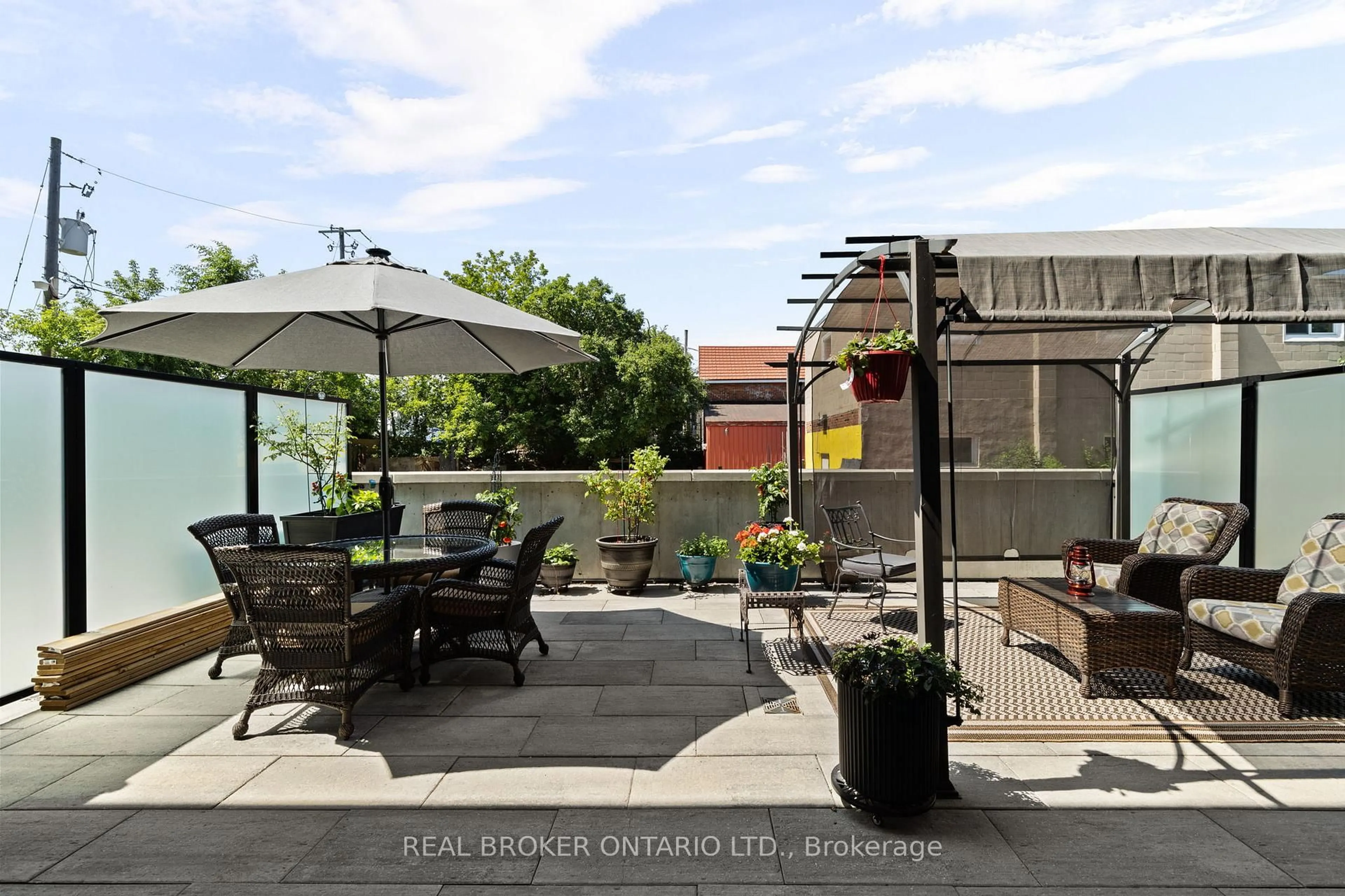 Patio, street for 21 Matchdash St #10, Orillia Ontario L3V 4W4