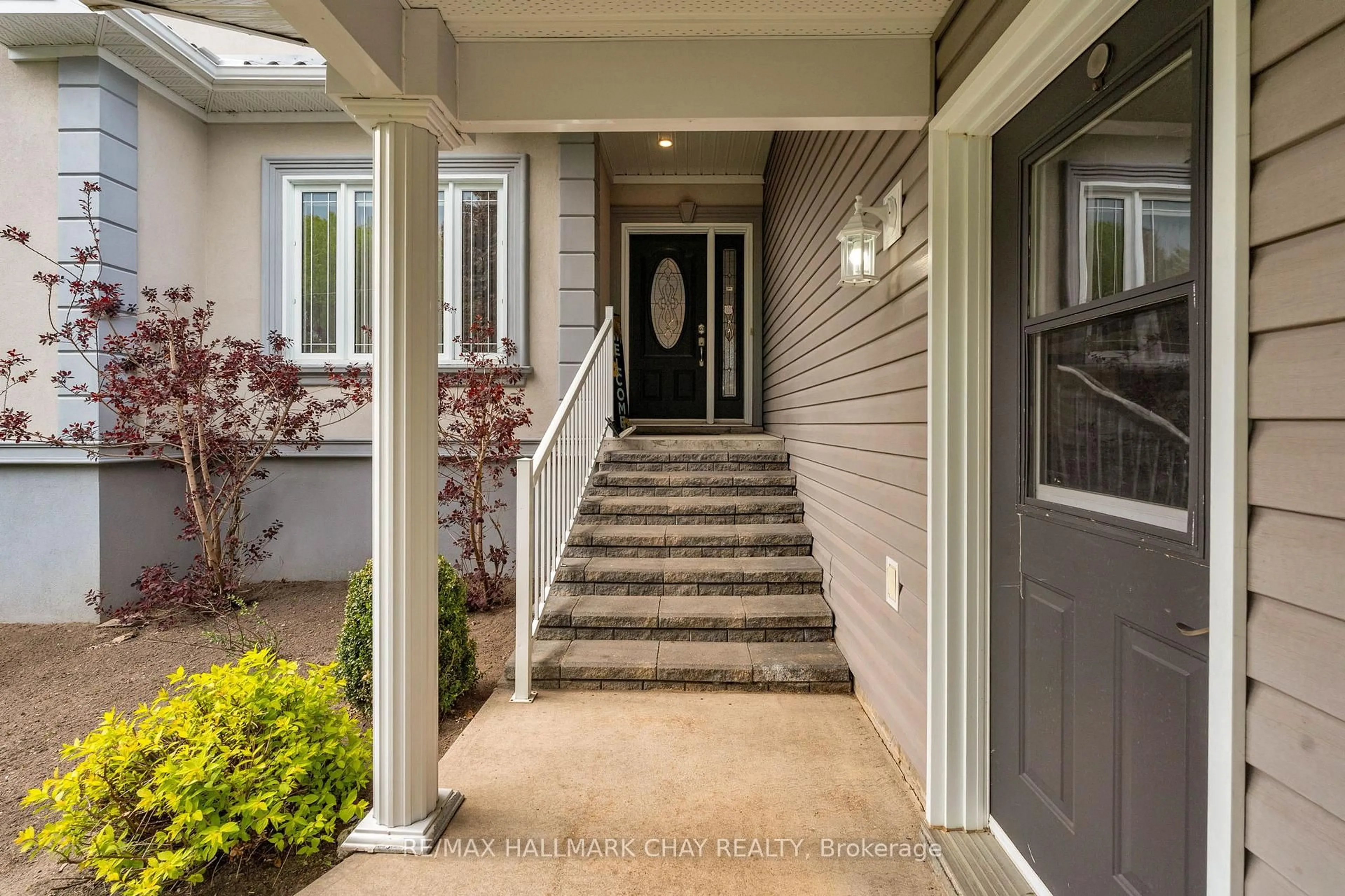 Indoor entryway for 24 MCKENZIE St, Tiny Ontario L0L 2T0