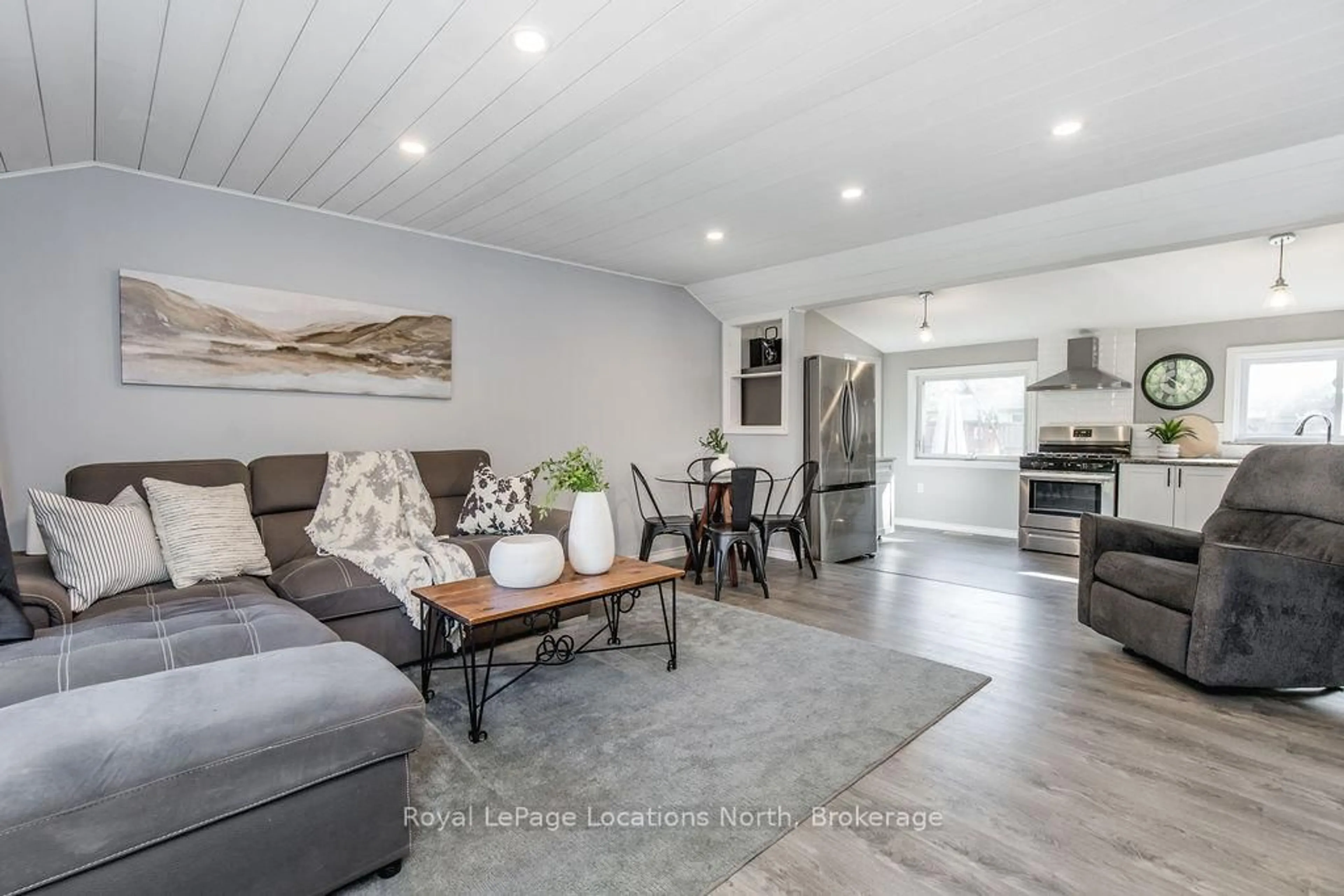 Living room with furniture, wood/laminate floor for 497 OXBOW PARK Dr, Wasaga Beach Ontario L9Z 2T9