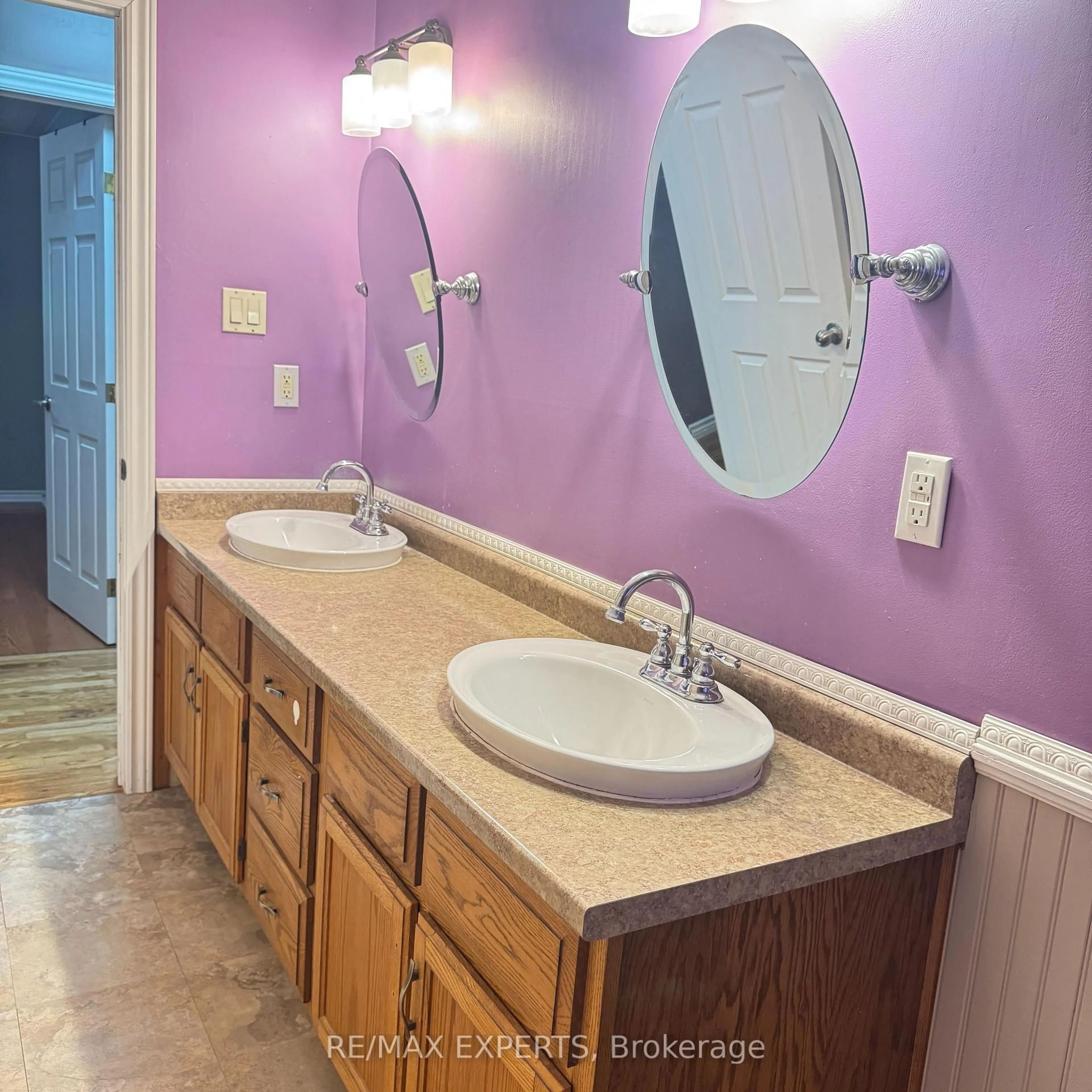 Standard bathroom, ceramic/tile floor for 26 Ludlow St, Midland Ontario L4R 4B7