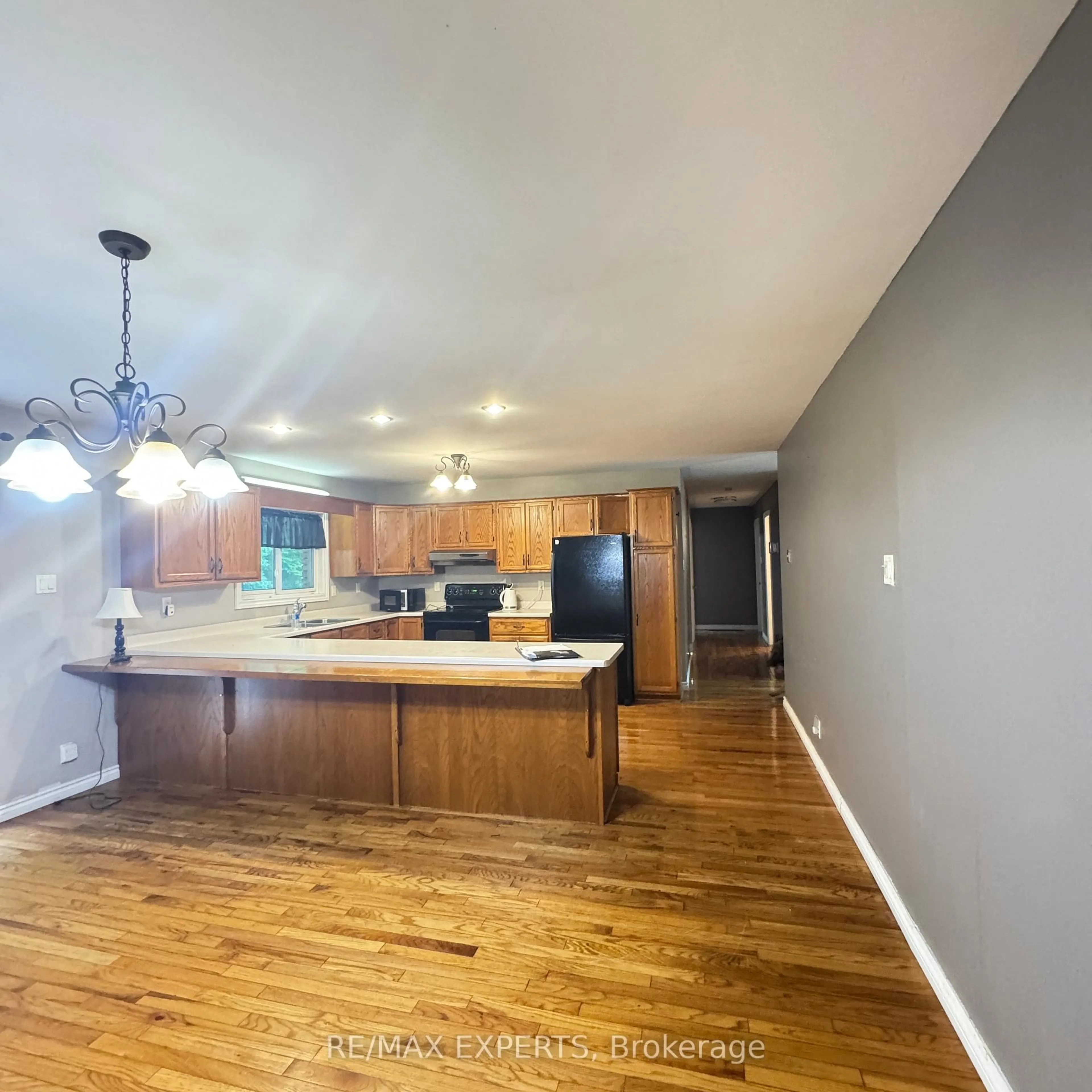 Open concept kitchen, unknown for 26 Ludlow St, Midland Ontario L4R 4B7