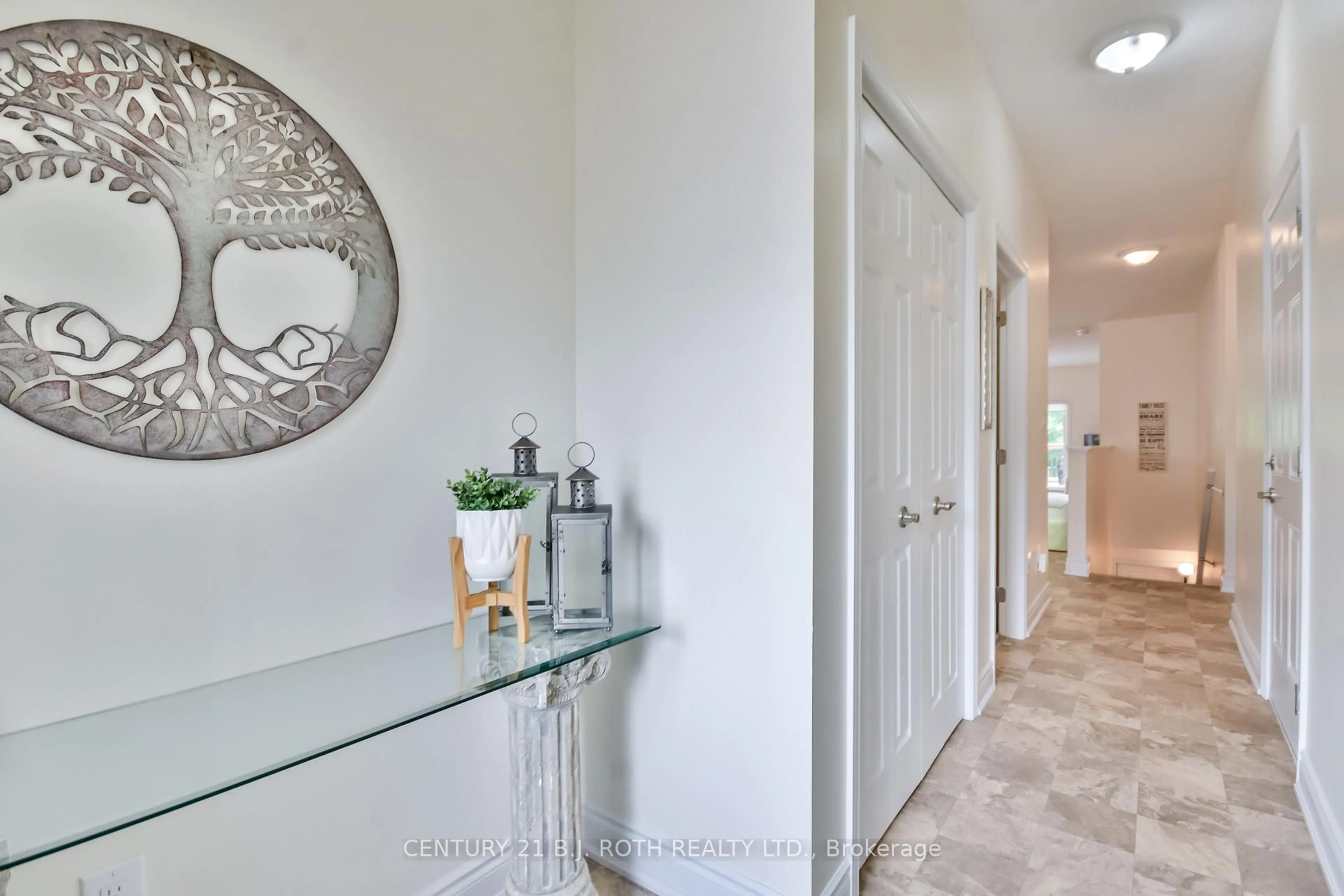 Indoor entryway for 202 Lucy Lane, Orillia Ontario L3V 0G3