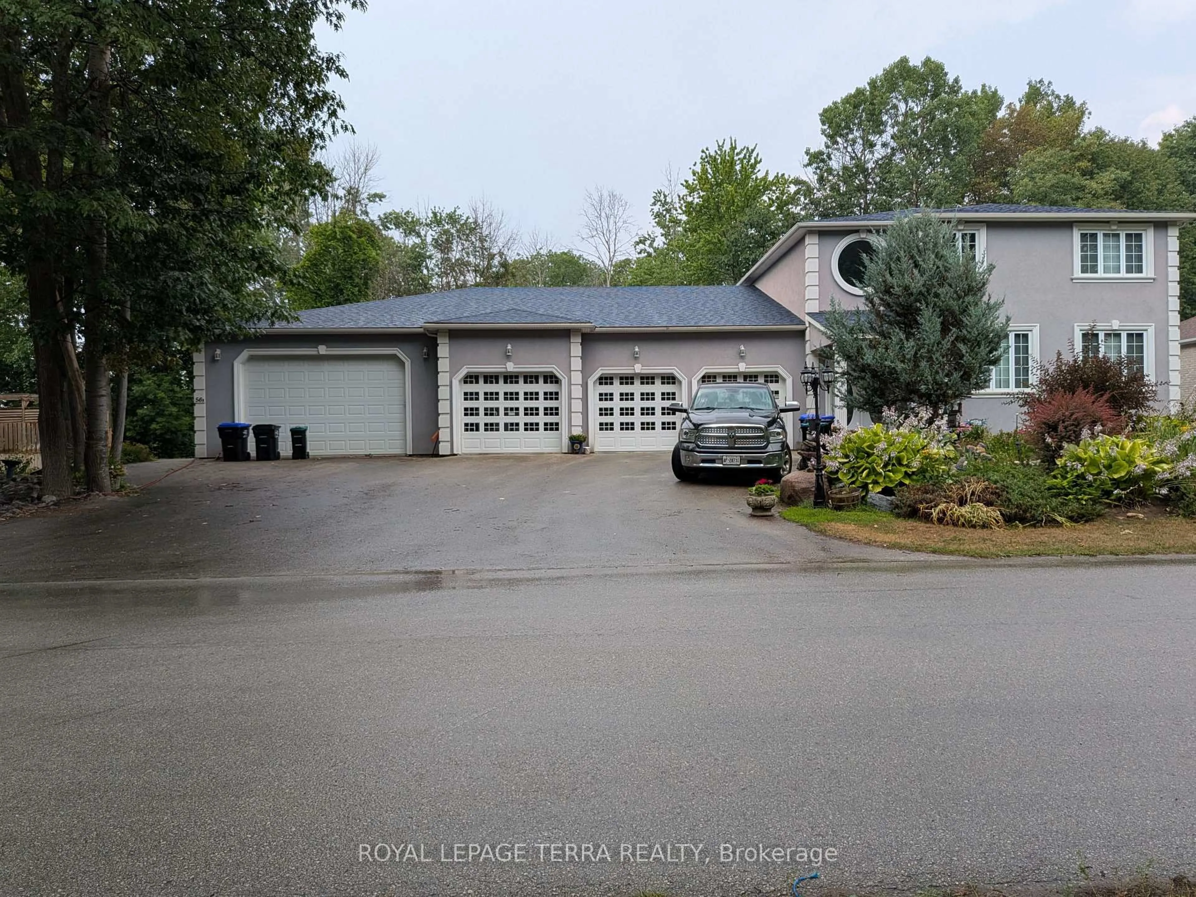 A pic from outside/outdoor area/front of a property/back of a property/a pic from drone, street for 56 Idlewood Dr, Wasaga Beach Ontario L9Z 1R7