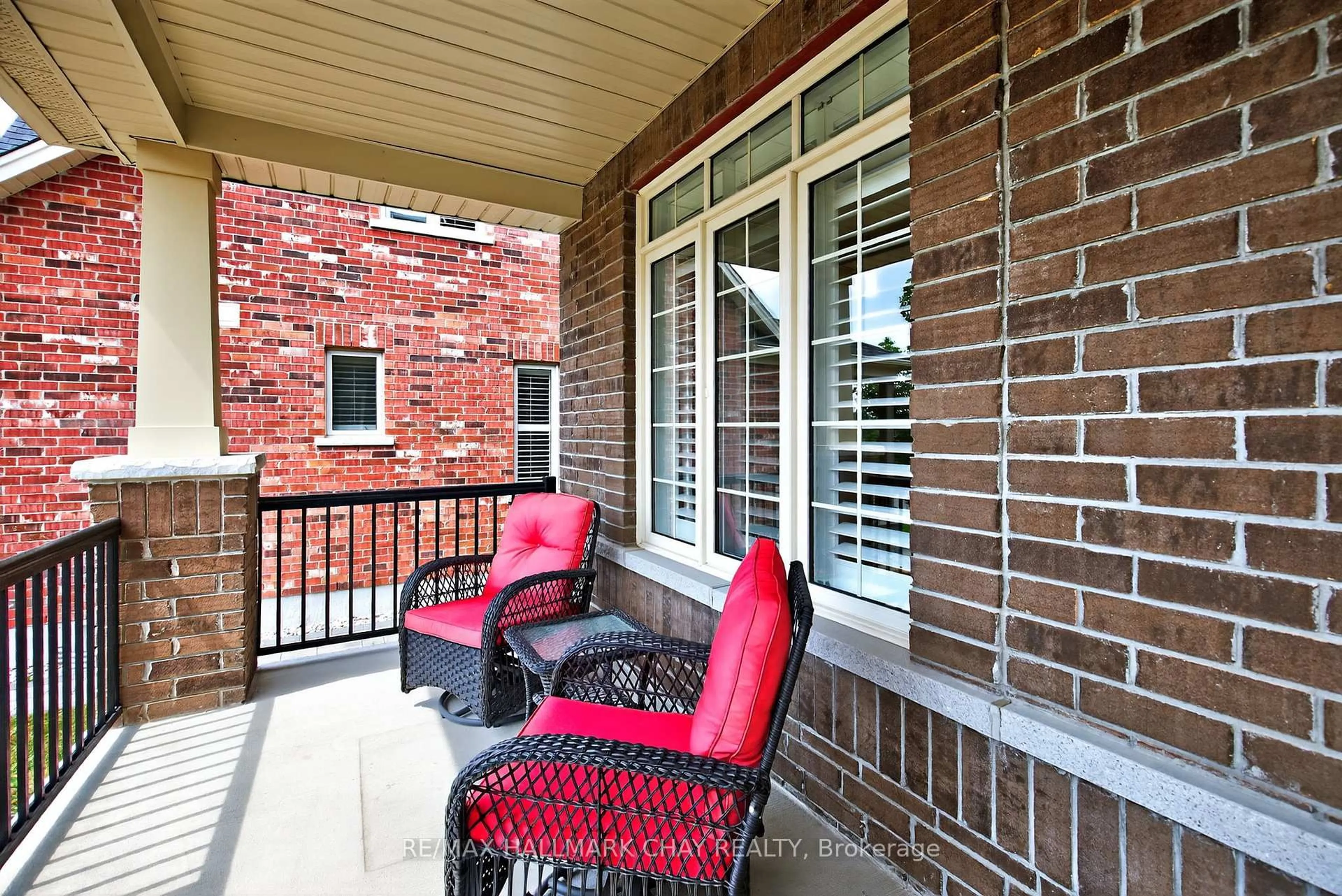 Patio, street for 120 Victoria Wood Ave, Springwater Ontario L9X 1Z8