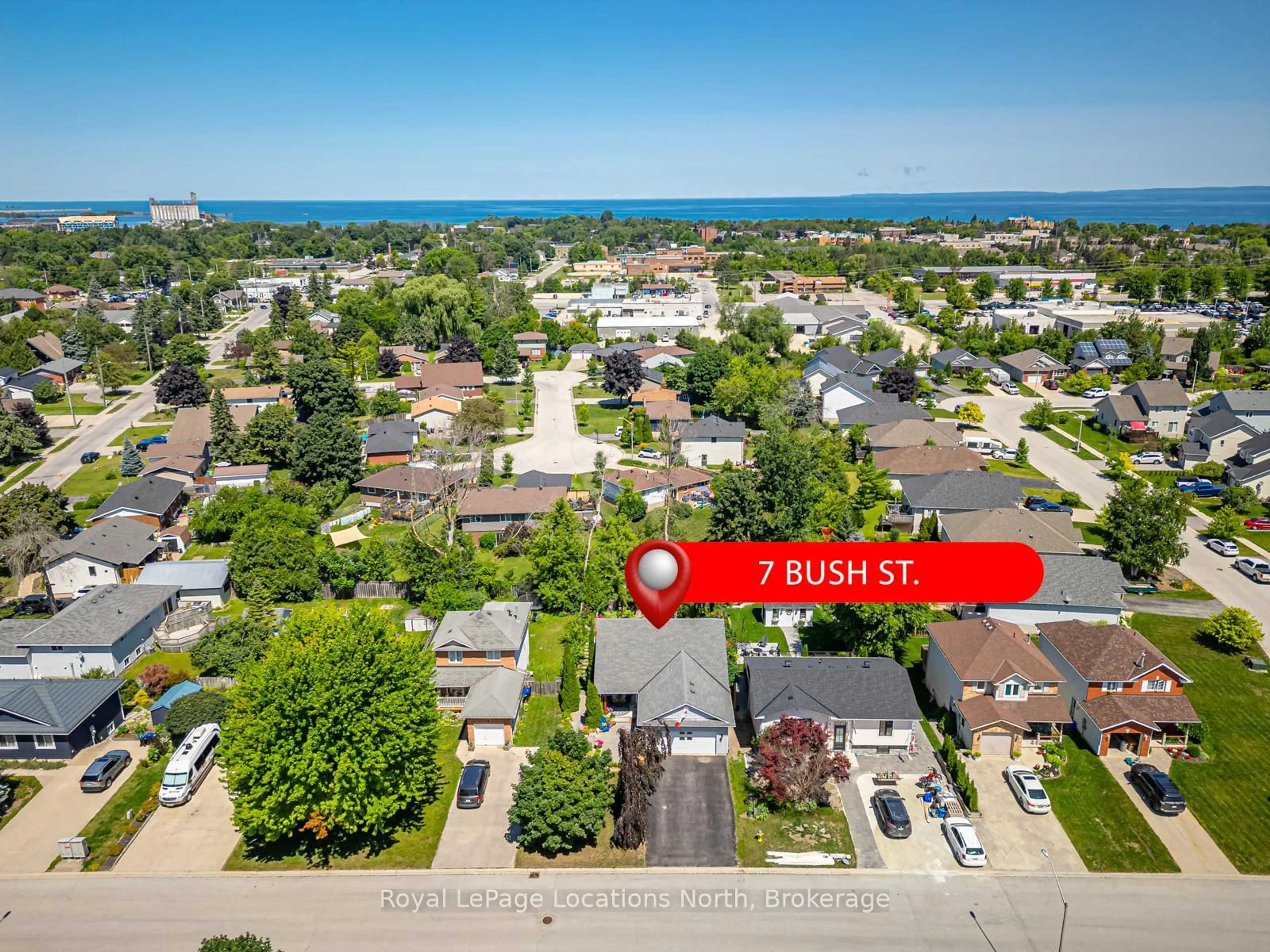 A pic from outside/outdoor area/front of a property/back of a property/a pic from drone, street for 7 Bush St, Collingwood Ontario L9Y 4S9