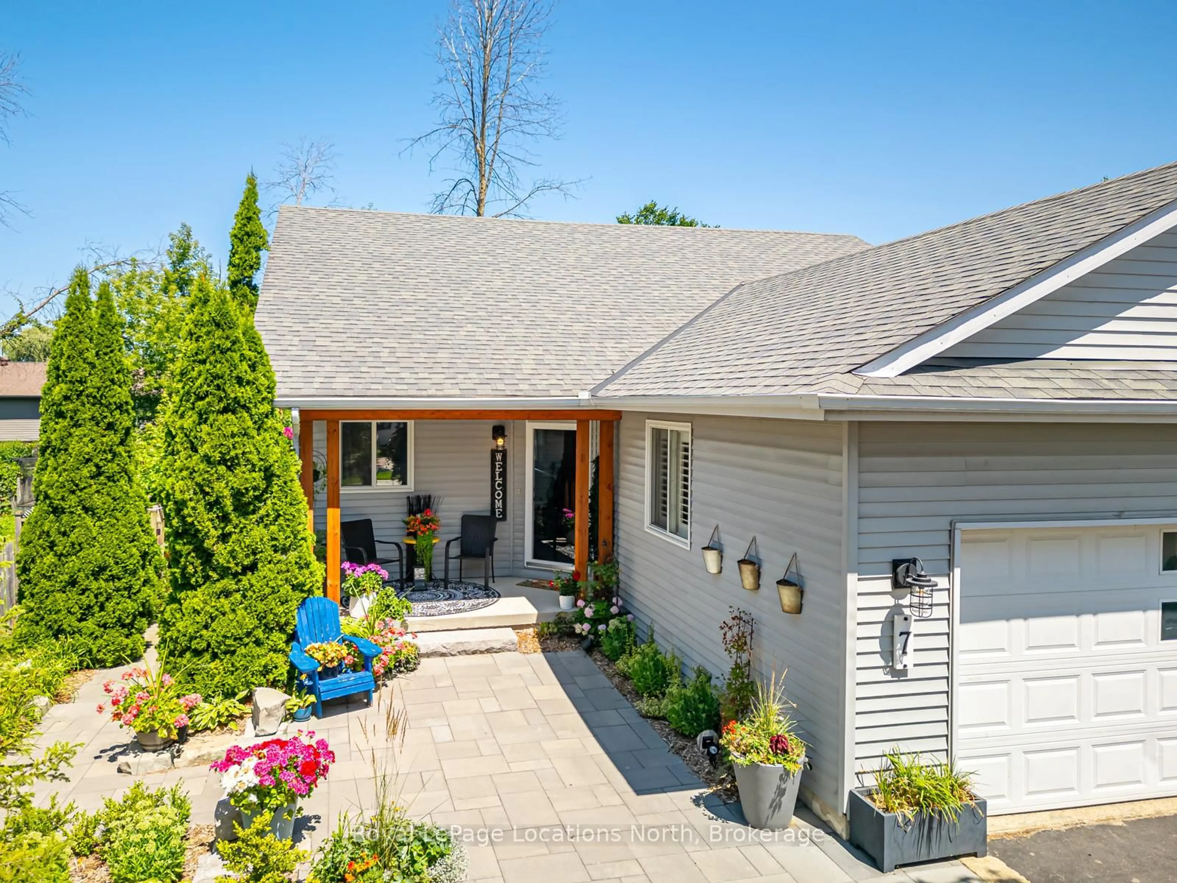 Home with vinyl exterior material, street for 7 Bush St, Collingwood Ontario L9Y 4S9