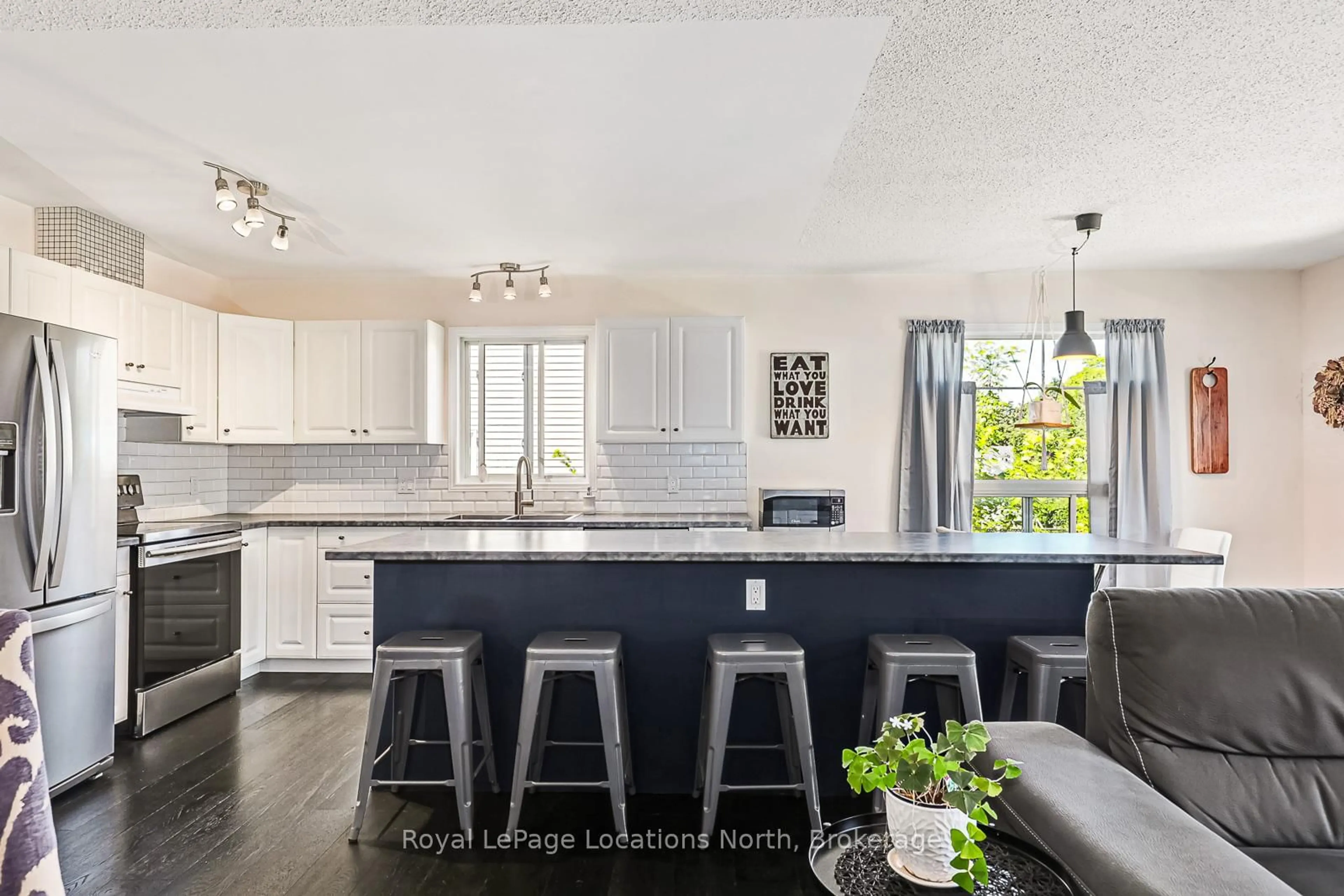 Open concept kitchen, unknown for 7 Bush St, Collingwood Ontario L9Y 4S9