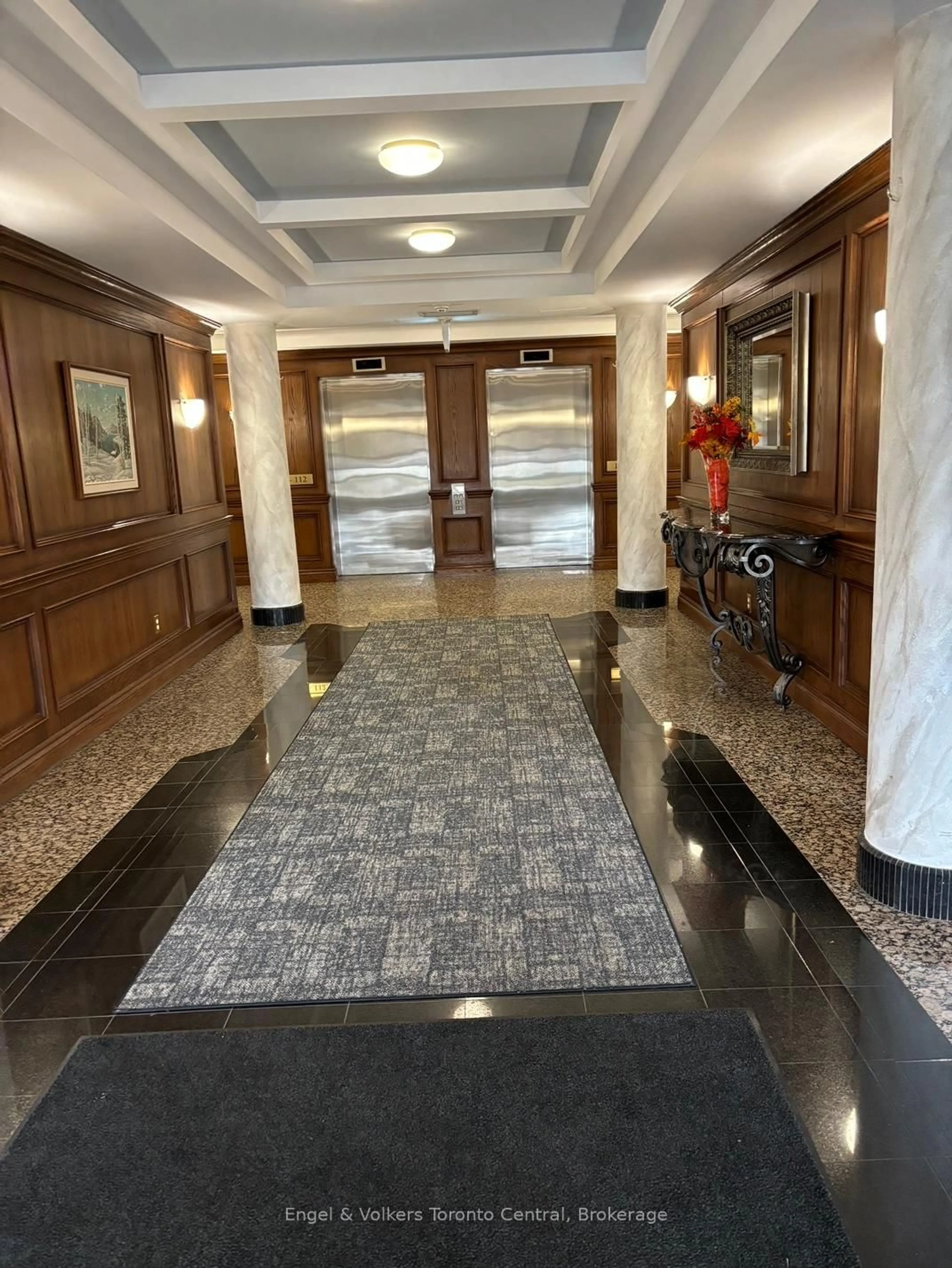 Lobby for 16 Raglan St #102, Collingwood Ontario L9Y 4Y2