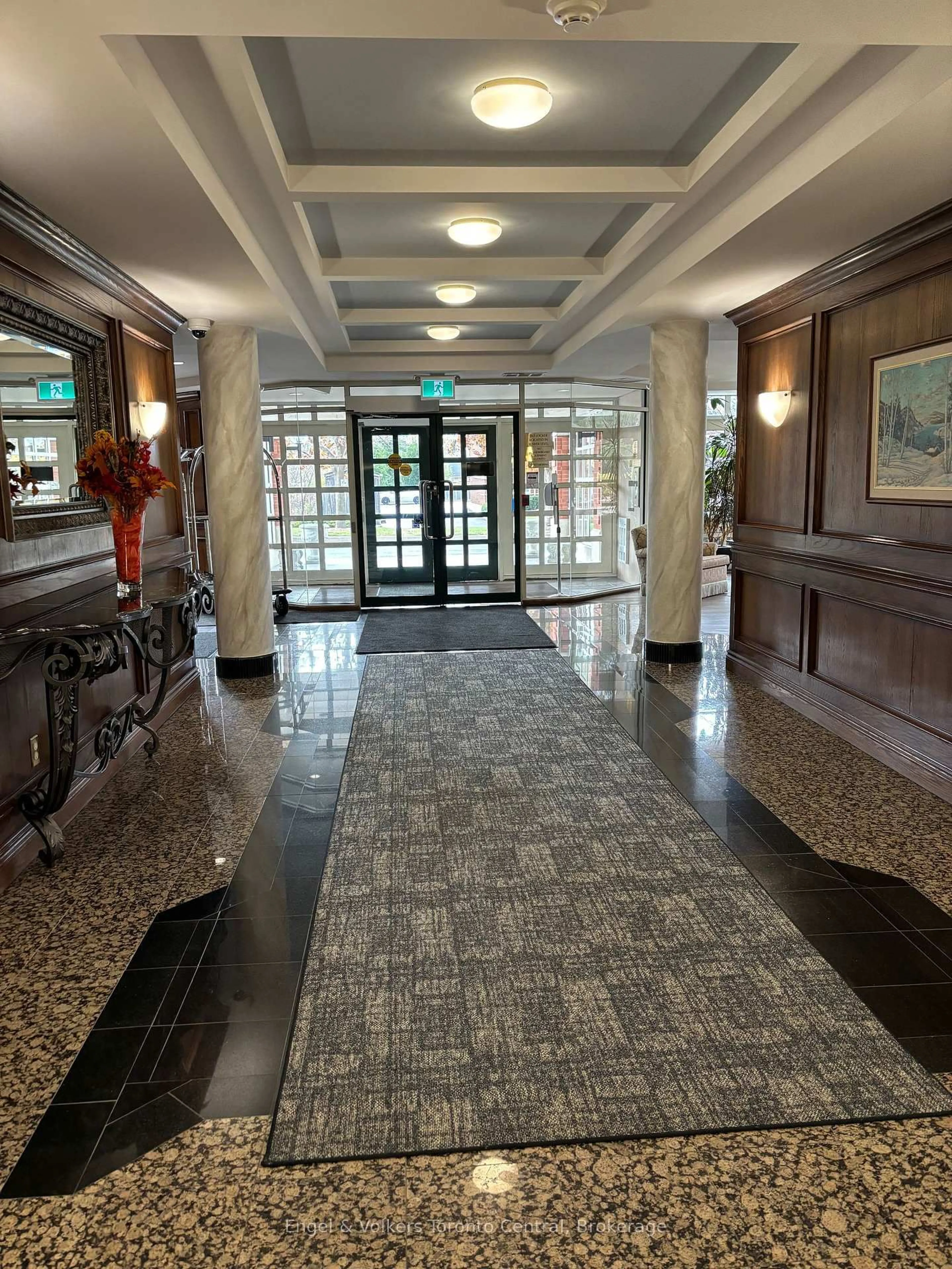 Lobby for 16 Raglan St #102, Collingwood Ontario L9Y 4Y2